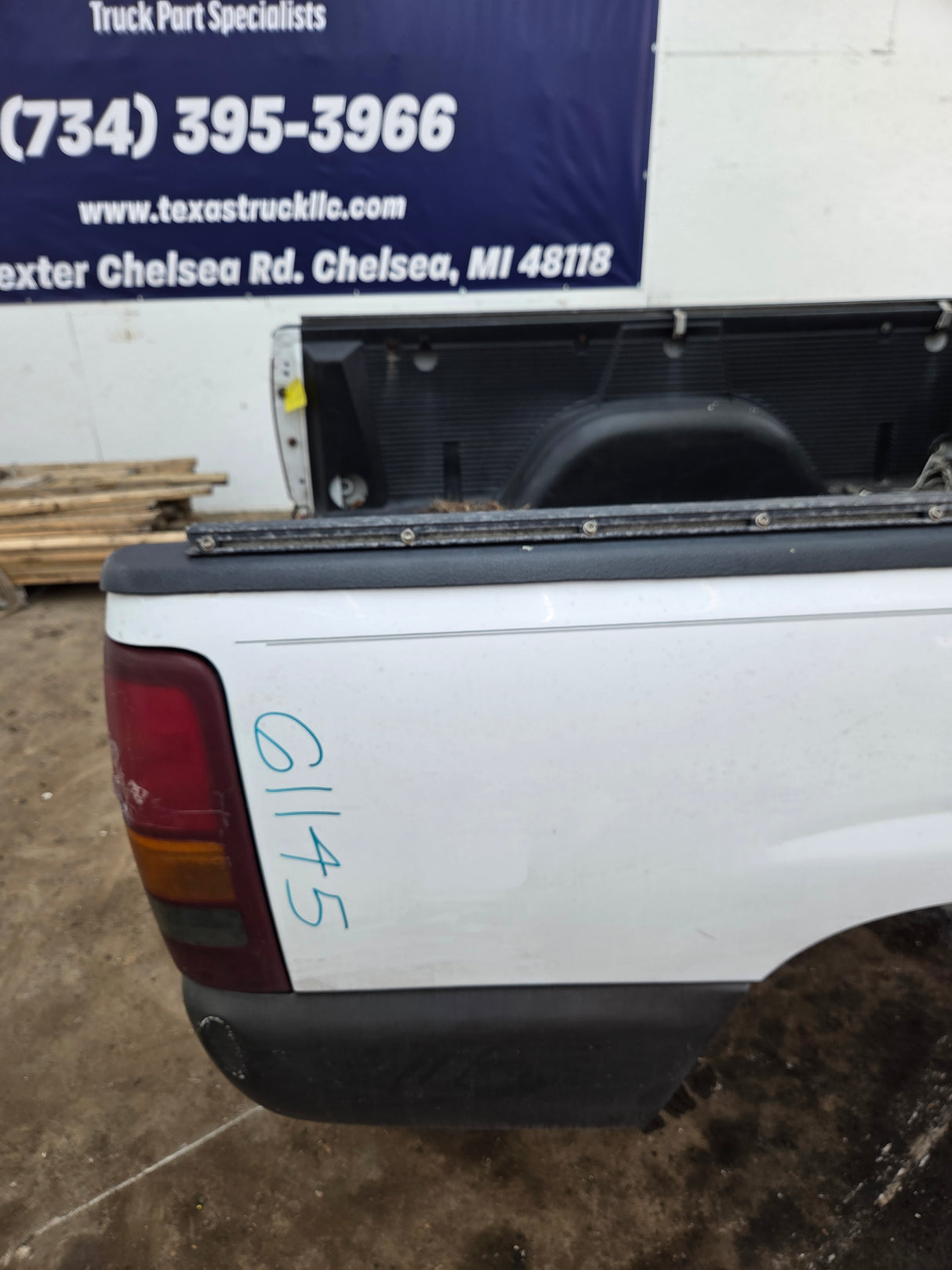 1999-2007 Chevrolet Silverado / GMC Sierra 1500 2500HD 3500HD 6' 6" Short Truck Bed