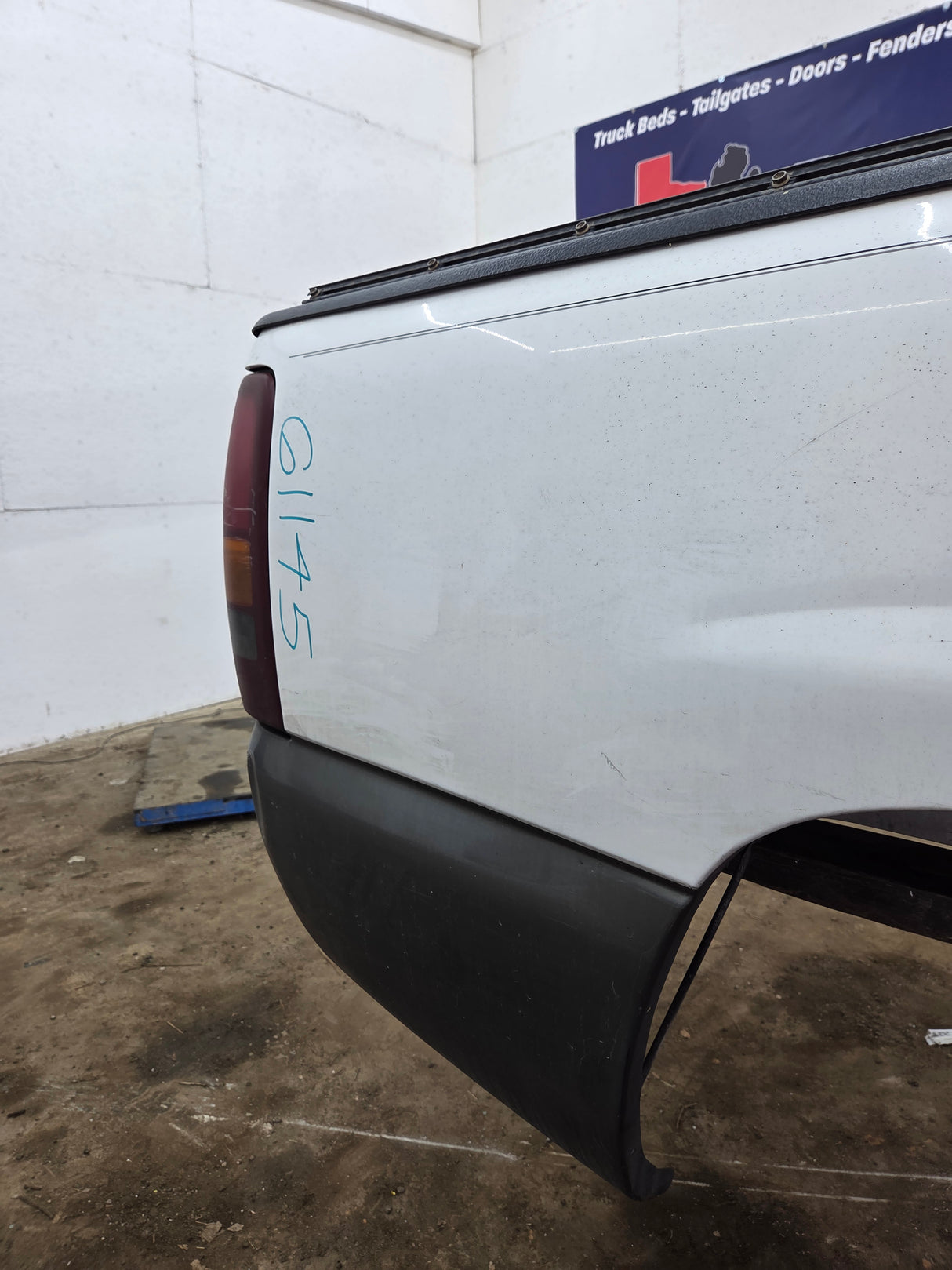 1999-2007 Chevrolet Silverado / GMC Sierra 1500 2500HD 3500HD 6' 6" Short Truck Bed