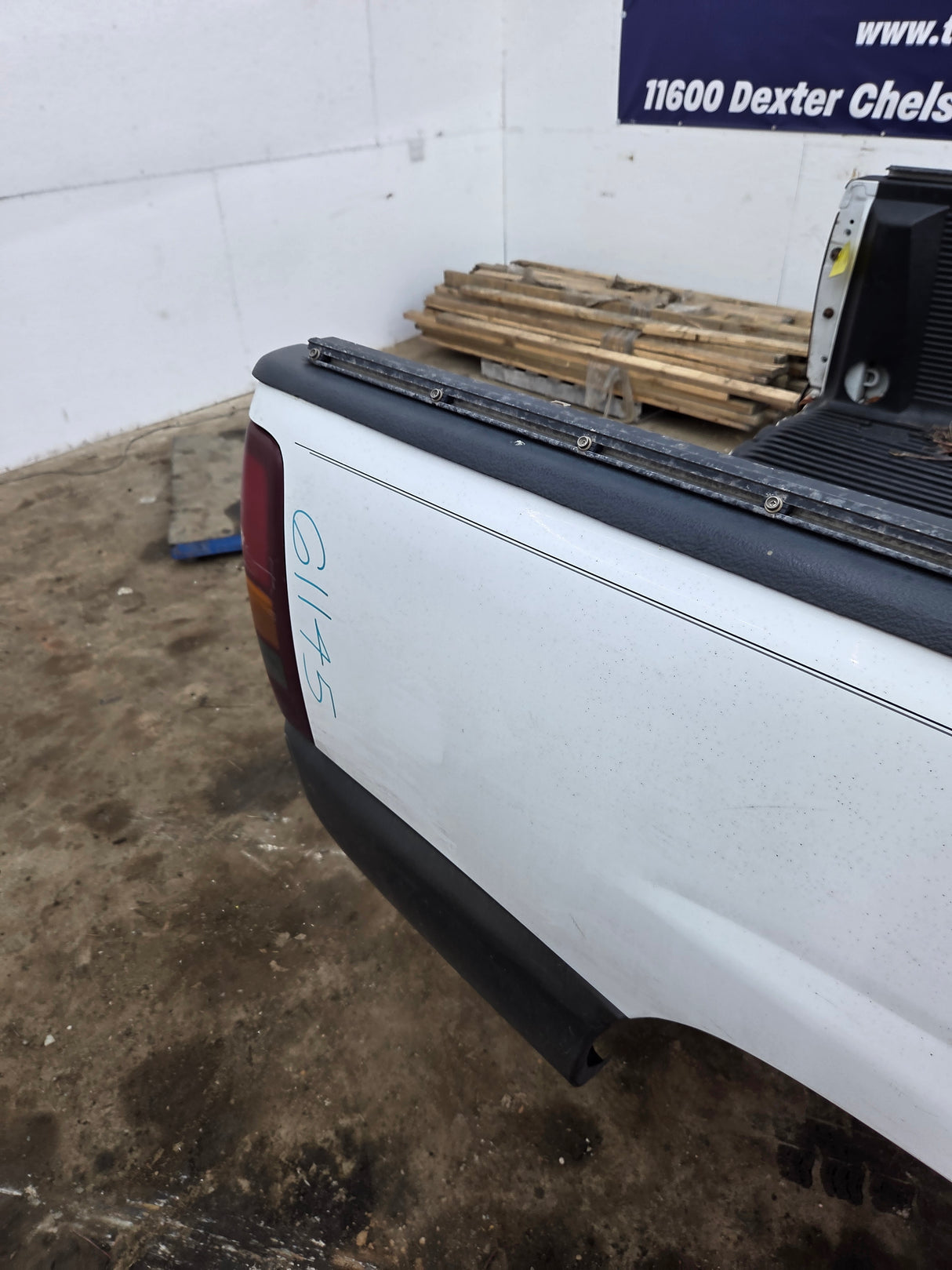 1999-2007 Chevrolet Silverado / GMC Sierra 1500 2500HD 3500HD 6' 6" Short Truck Bed