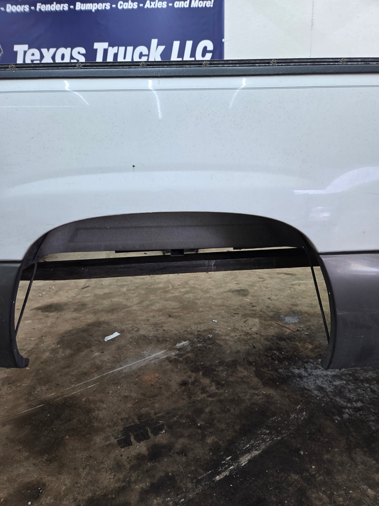 1999-2007 Chevrolet Silverado / GMC Sierra 1500 2500HD 3500HD 6' 6" Short Truck Bed