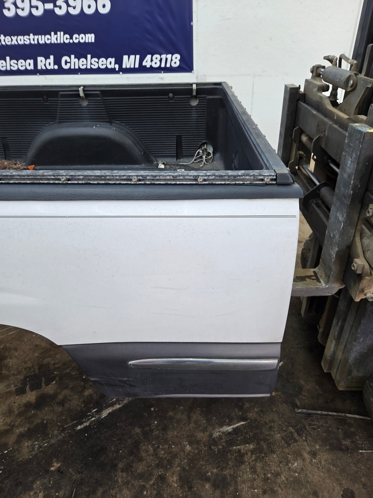 1999-2007 Chevrolet Silverado / GMC Sierra 1500 2500HD 3500HD 6' 6" Short Truck Bed