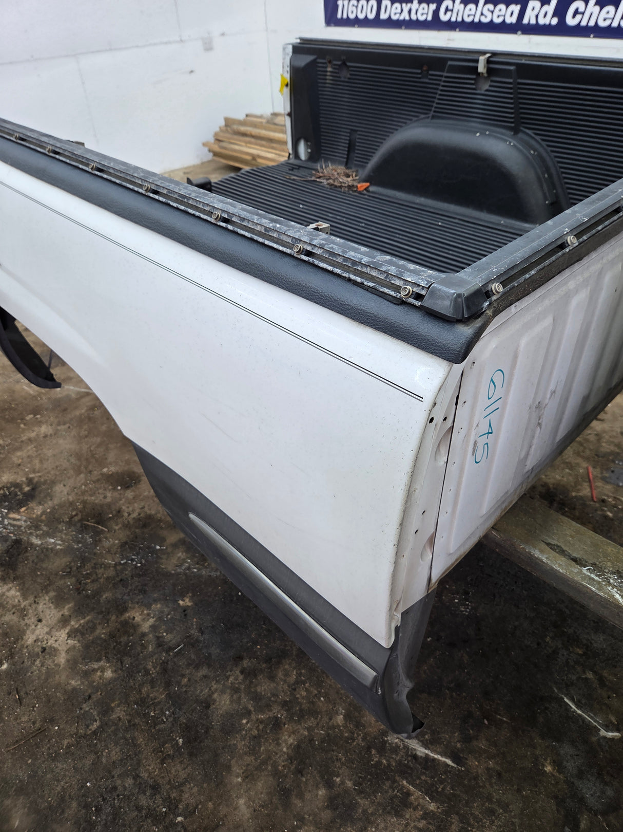 1999-2007 Chevrolet Silverado / GMC Sierra 1500 2500HD 3500HD 6' 6" Short Truck Bed