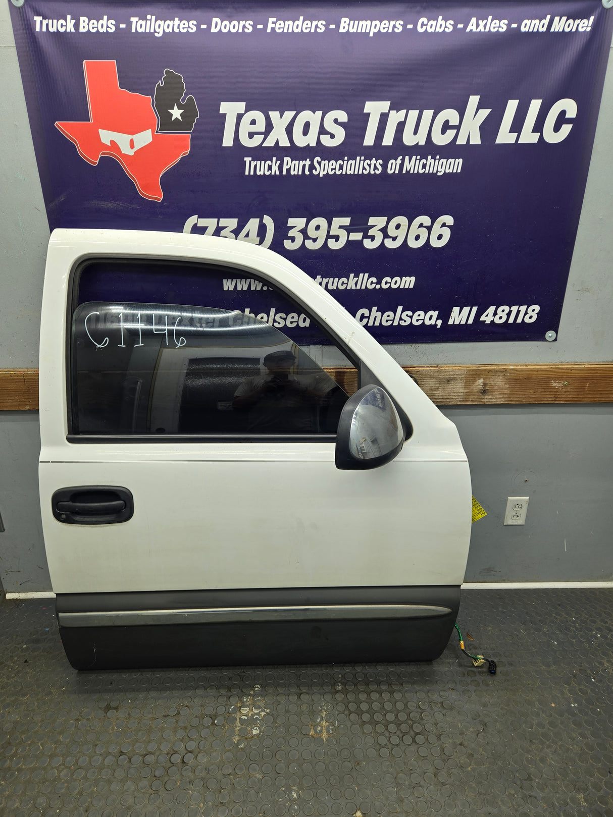 1999-2006 Chevrolet Silverado / GMC Sierra 1500 2500 3500 HD Front Passenger side Door RH