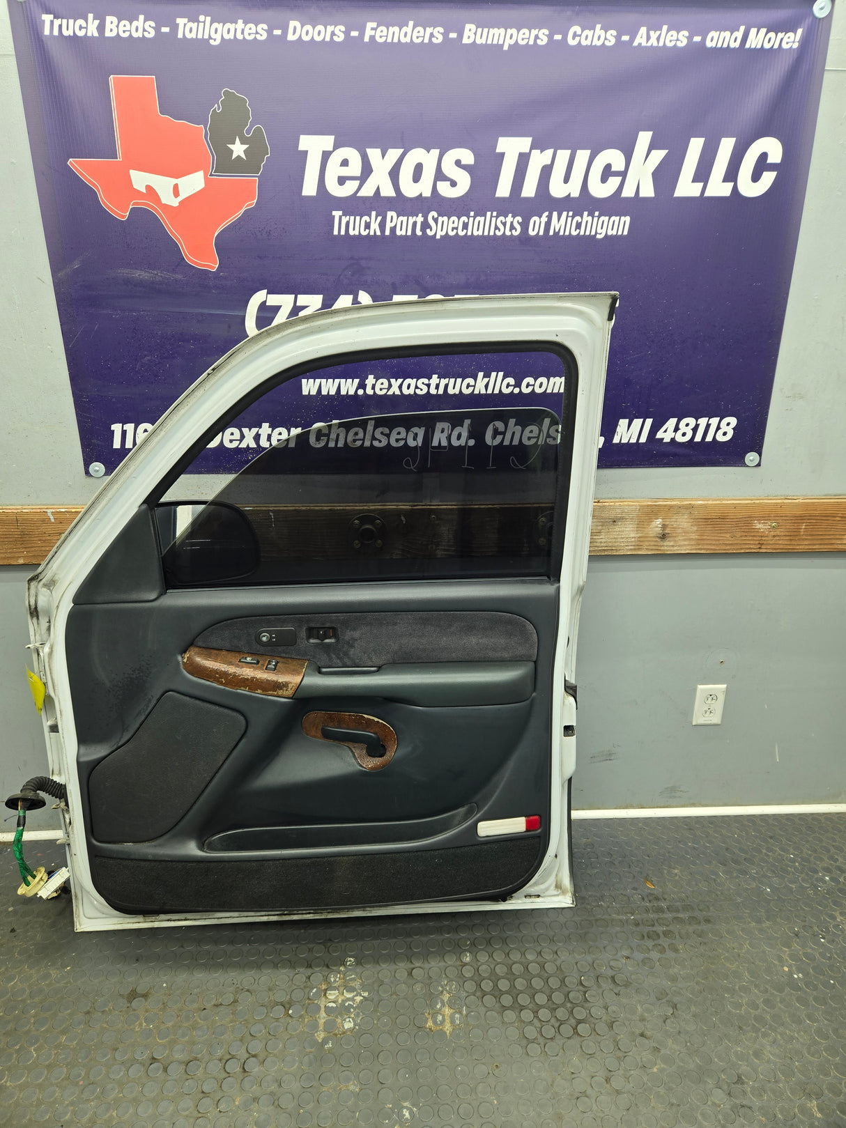 1999-2006 Chevrolet Silverado / GMC Sierra 1500 2500 3500 HD Front Passenger side Door RH