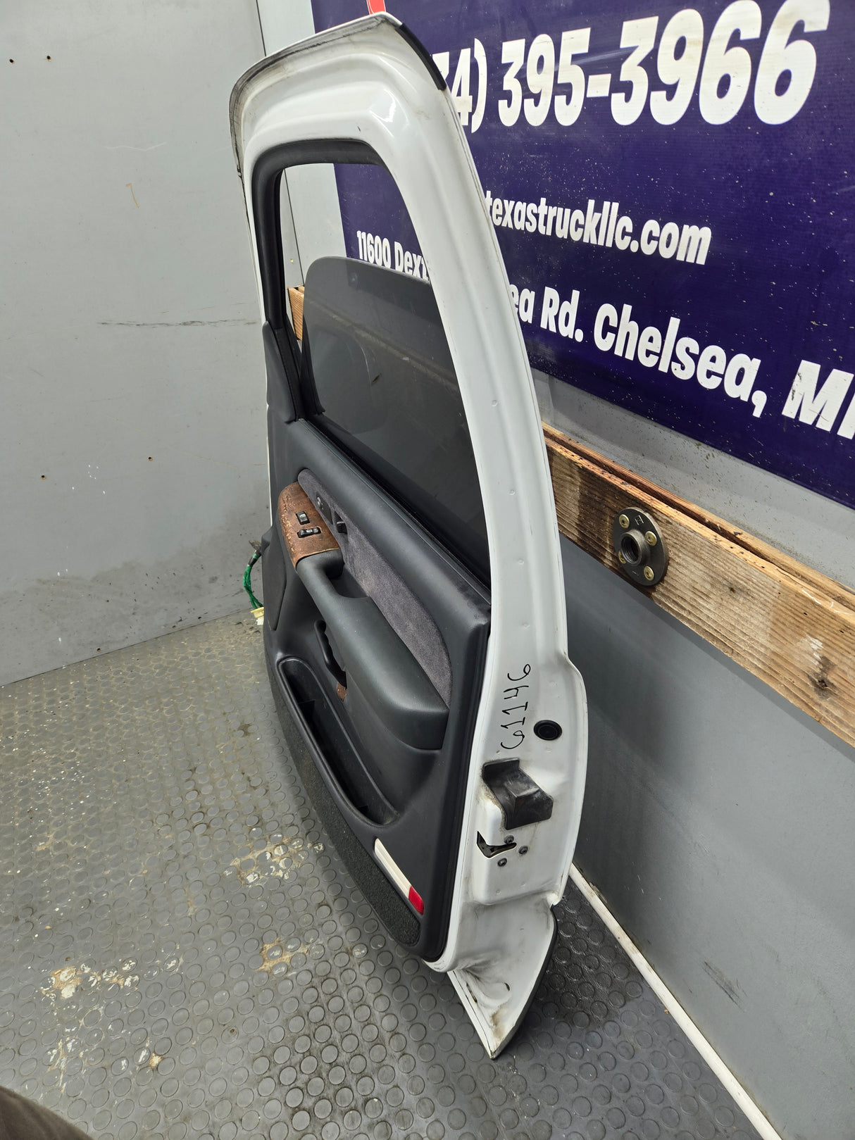 1999-2006 Chevrolet Silverado / GMC Sierra 1500 2500 3500 HD Front Passenger side Door RH