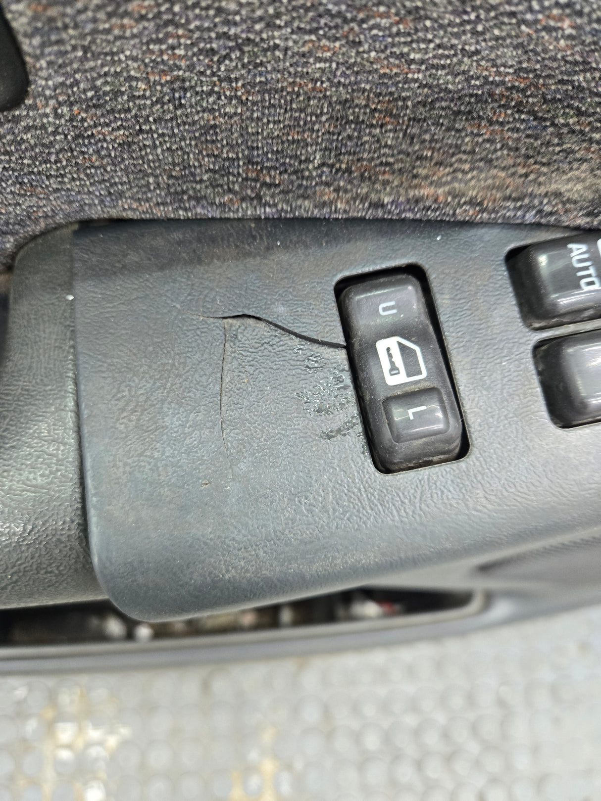 1999-2006 Chevrolet Silverado / GMC Sierra 1500 2500 3500 HD Driver Side Front Door LH - Grey