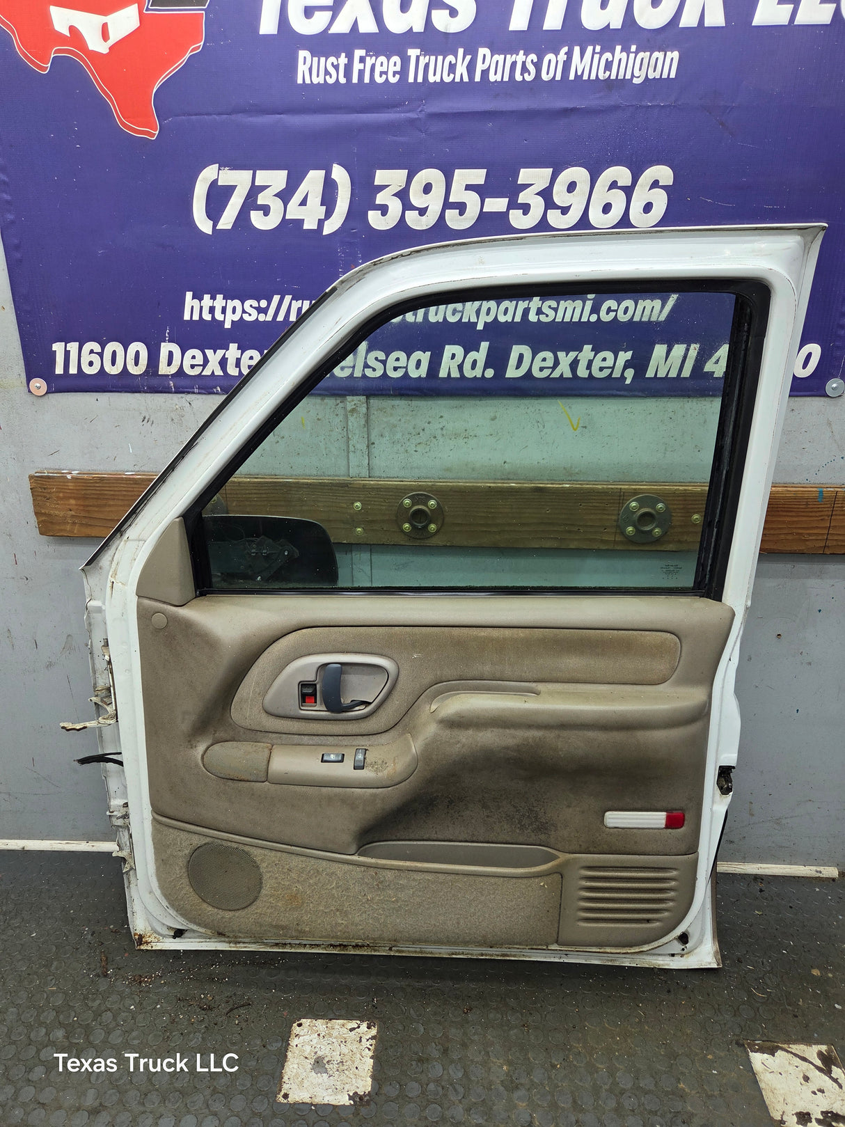 1988-2000 Chevrolet Silverado Suburban GMC Sierra RH Front Passenger Door