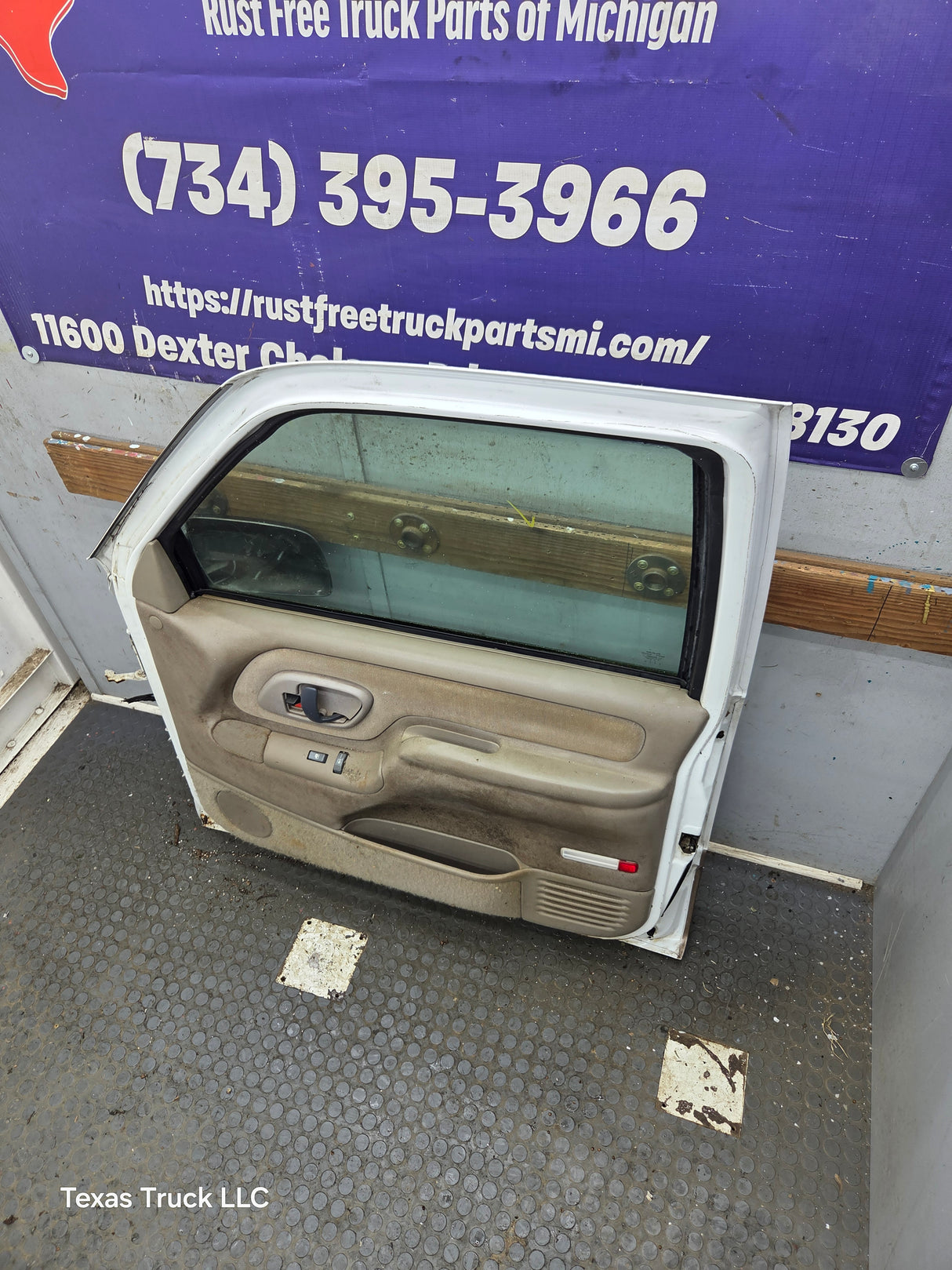 1988-2000 Chevrolet Silverado Suburban GMC Sierra RH Front Passenger Door