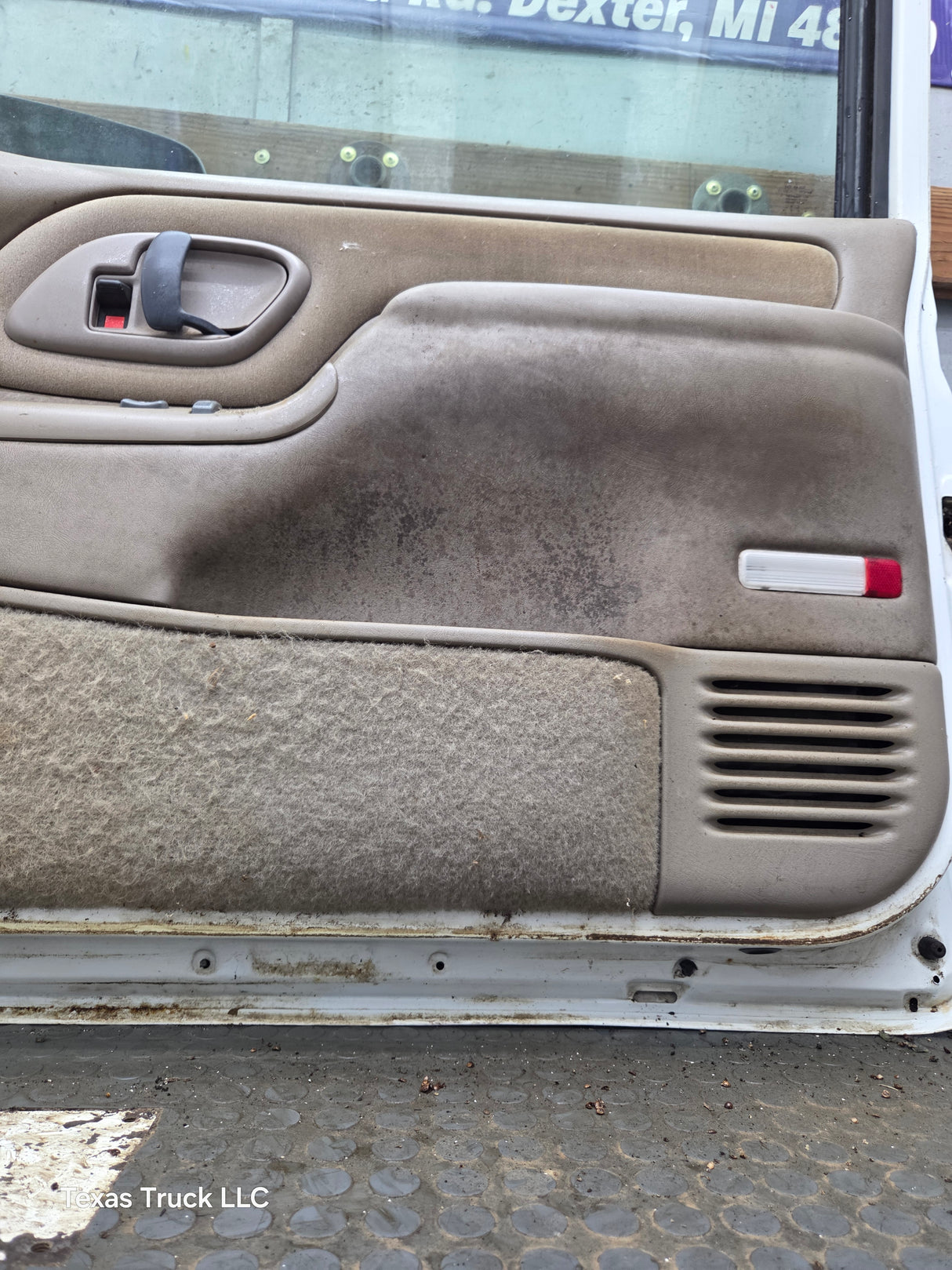 1988-2000 Chevrolet Silverado Suburban GMC Sierra RH Front Passenger Door