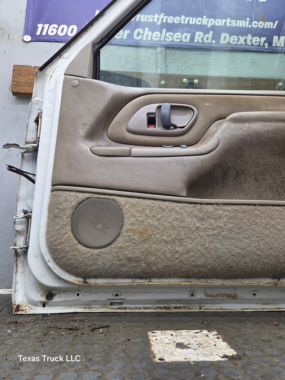 1988-2000 Chevrolet Silverado Suburban GMC Sierra RH Front Passenger Door