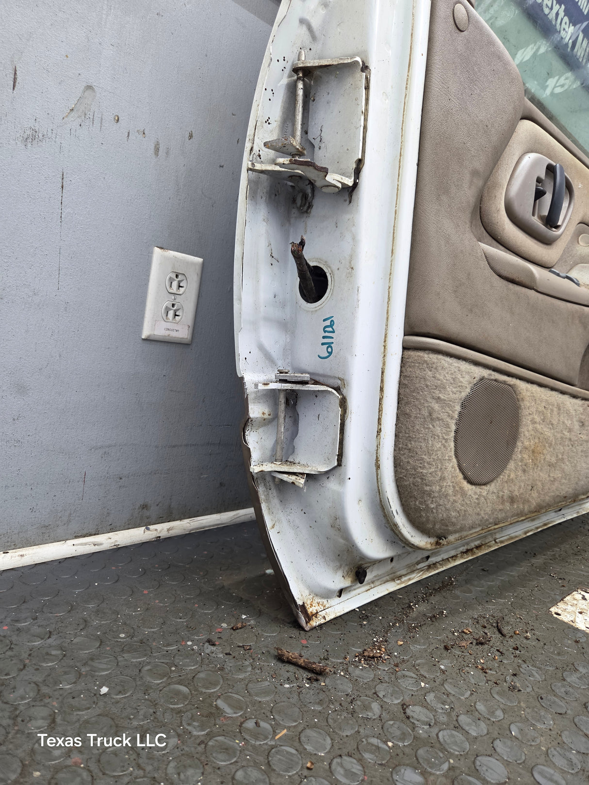 1988-2000 Chevrolet Silverado Suburban GMC Sierra RH Front Passenger Door