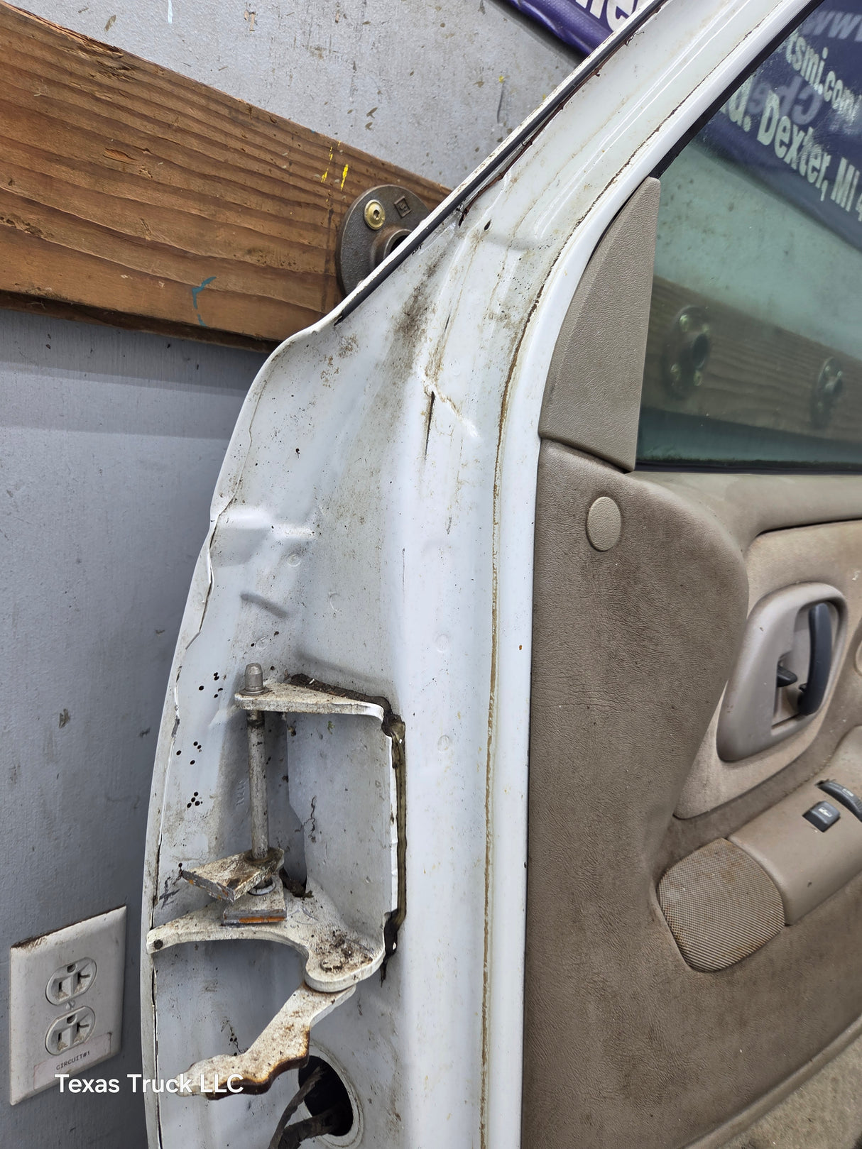 1988-2000 Chevrolet Silverado Suburban GMC Sierra RH Front Passenger Door
