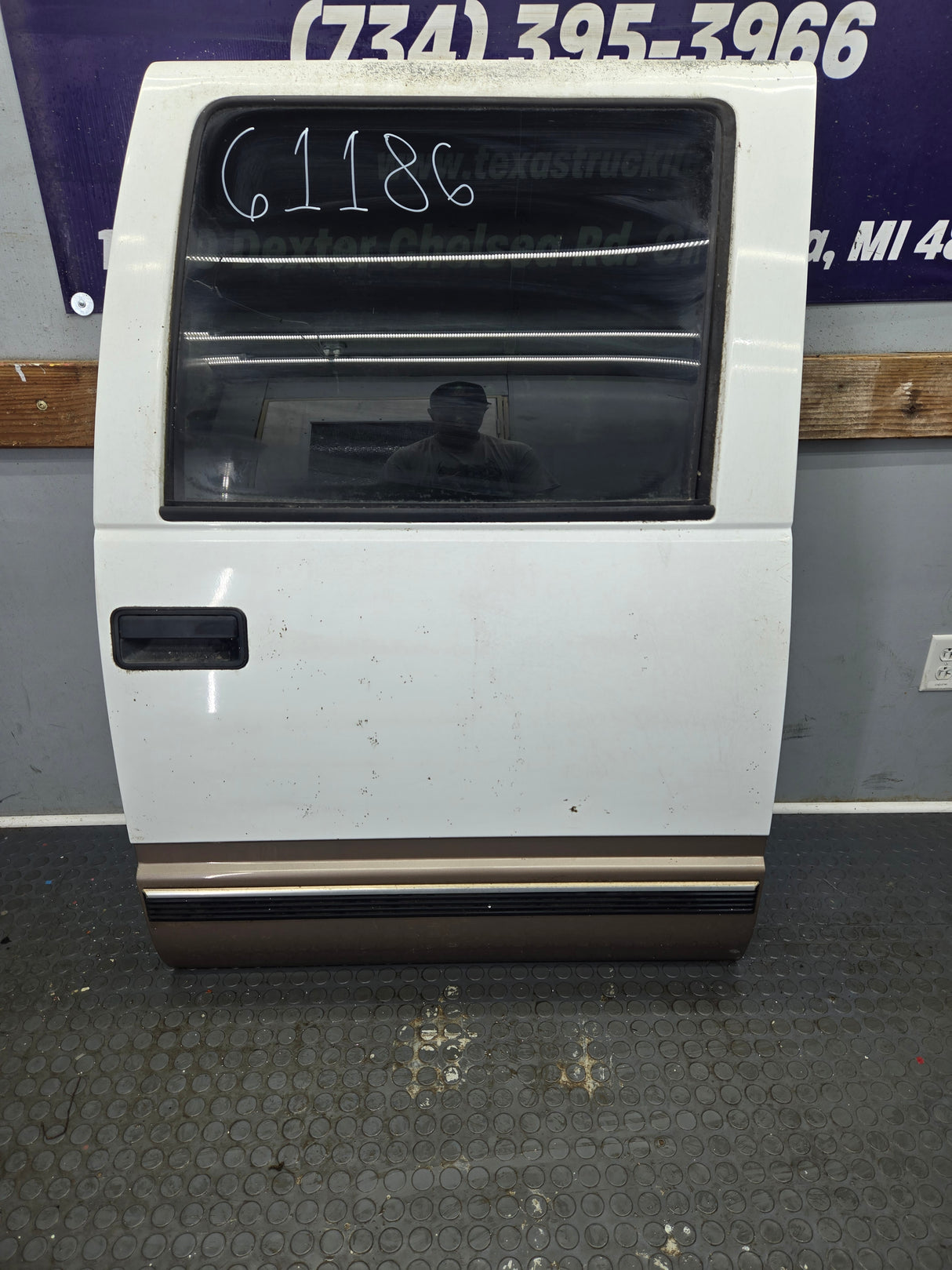 1992-2000 Chevrolet Silverado Suburban GMC Sierra K1500 K2500 K3500 Crew Cab RH Rear Driver Door