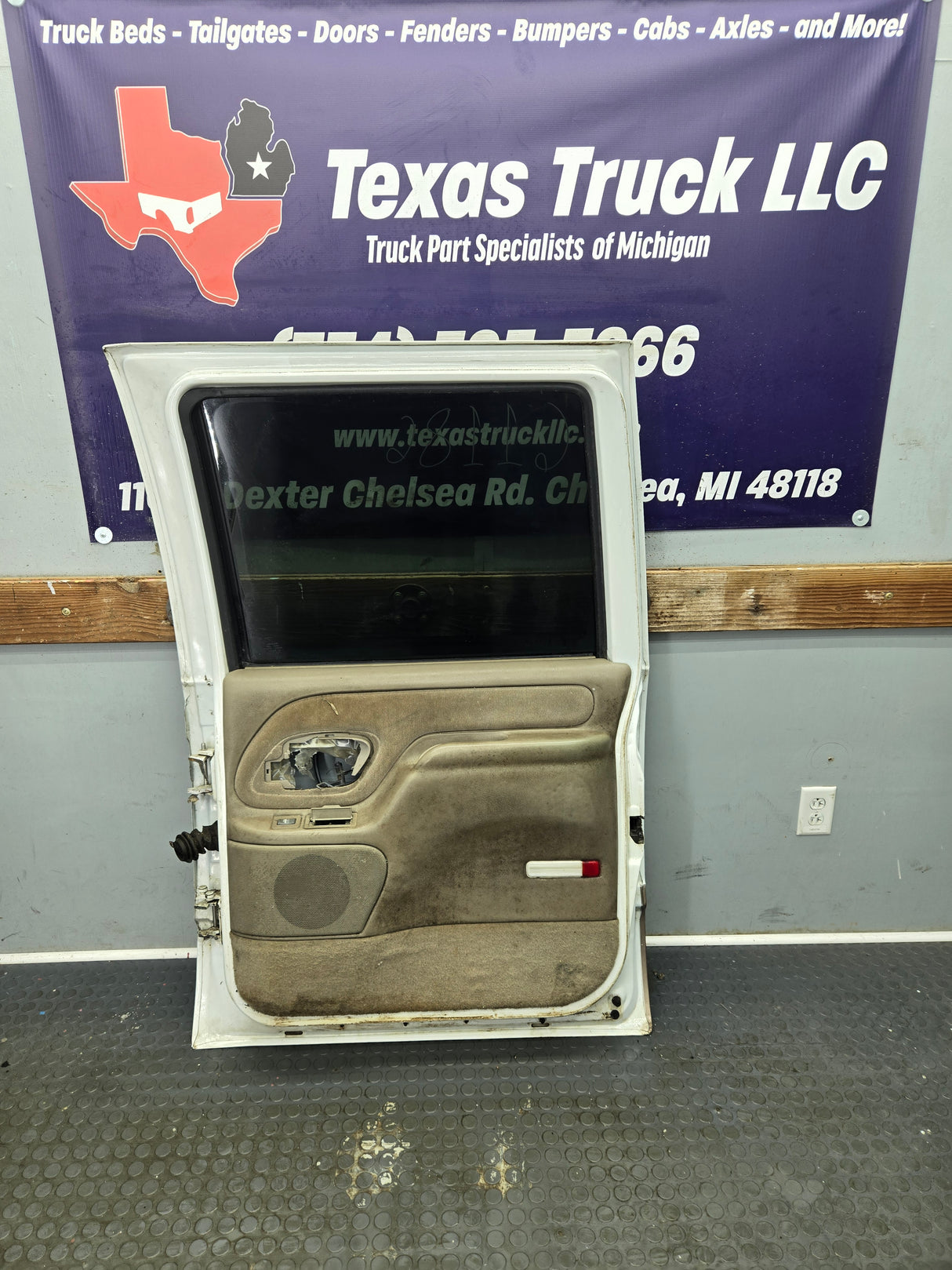 1992-2000 Chevrolet Silverado Suburban GMC Sierra K1500 K2500 K3500 Crew Cab RH Rear Driver Door