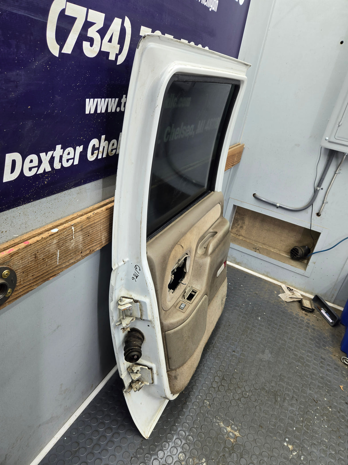 1992-2000 Chevrolet Silverado Suburban GMC Sierra K1500 K2500 K3500 Crew Cab RH Rear Driver Door