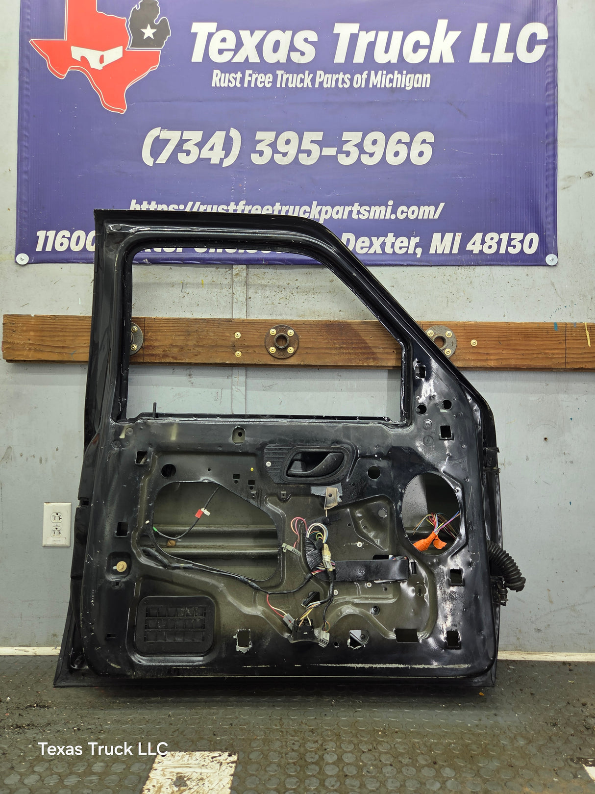 2003-2005 Ford Ranger Driver Side Front Left Hand Door