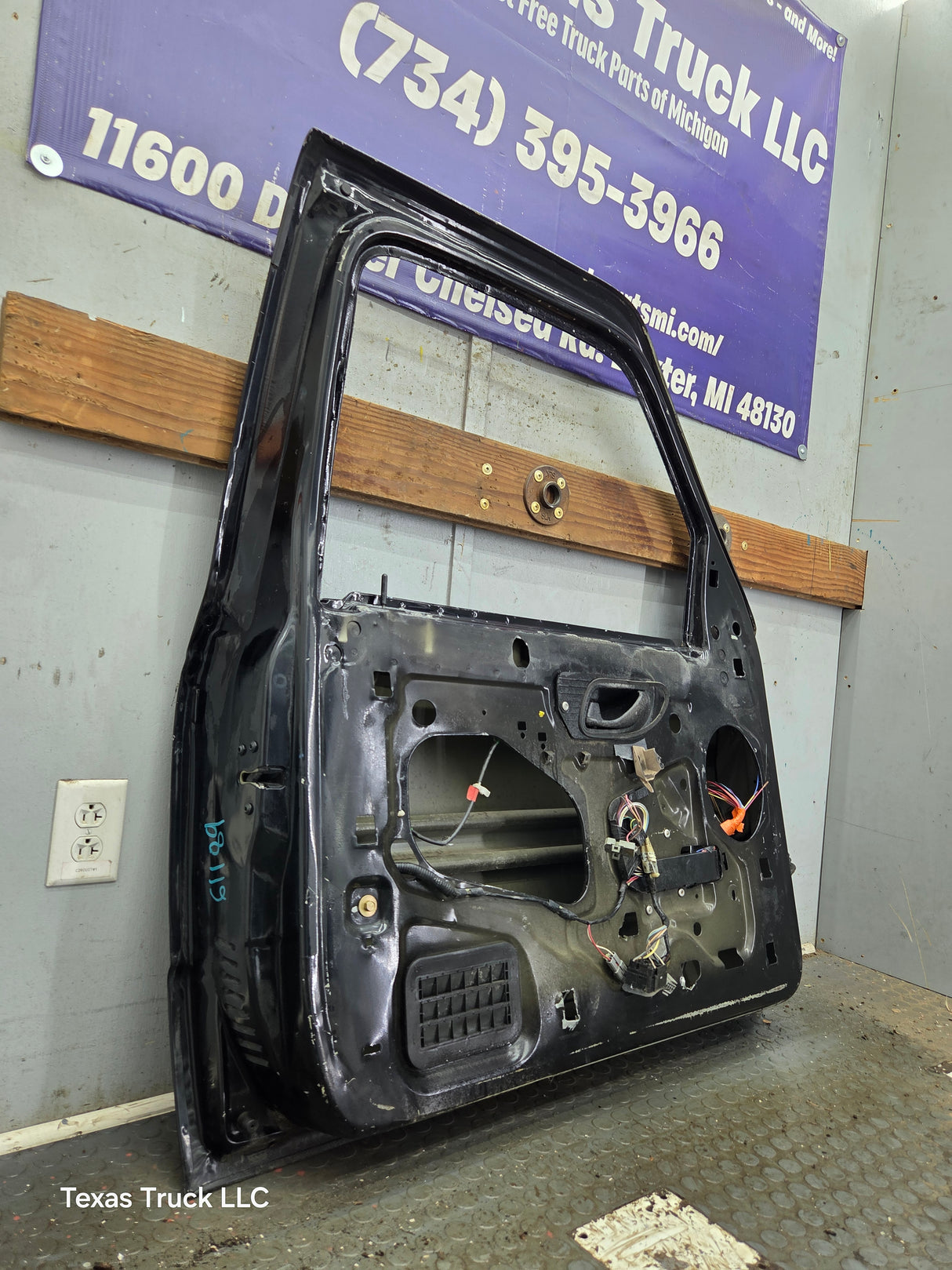 2003-2005 Ford Ranger Driver Side Front Left Hand Door