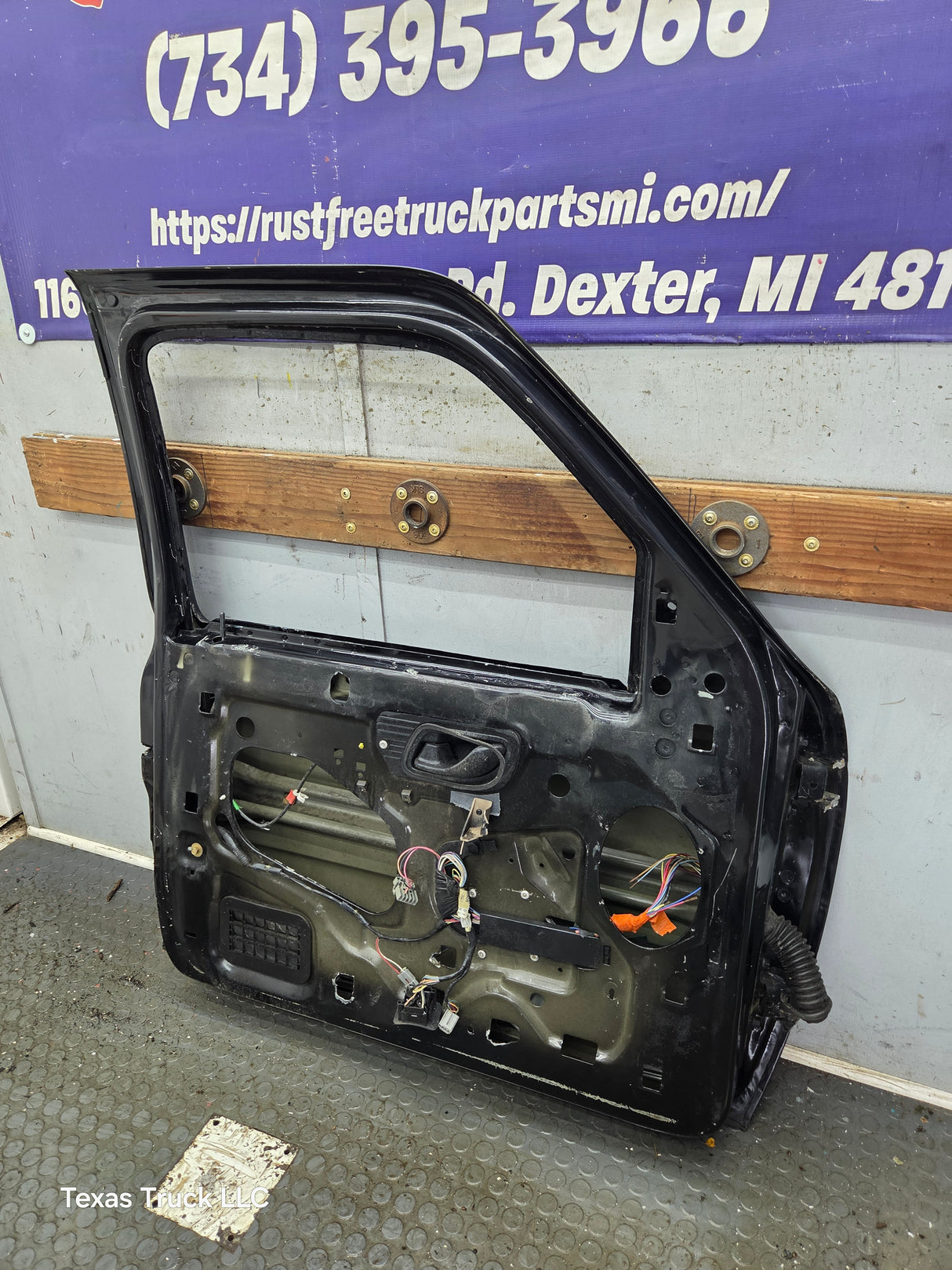 2003-2005 Ford Ranger Driver Side Front Left Hand Door