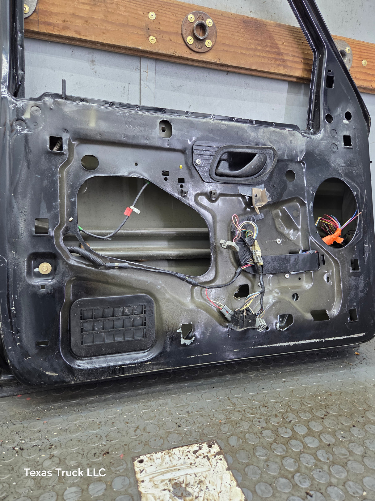 2003-2005 Ford Ranger Driver Side Front Left Hand Door