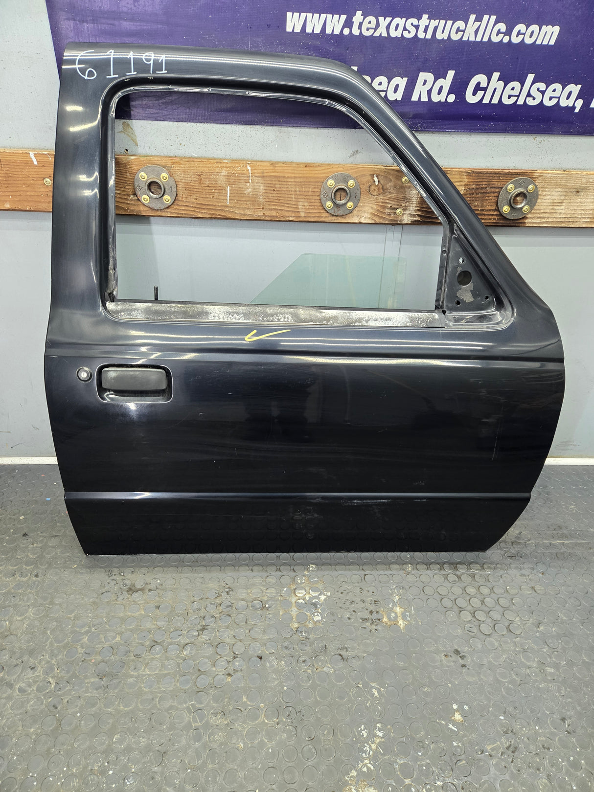 2003-2005 Ford Ranger Passenger Side Front Right Hand Door