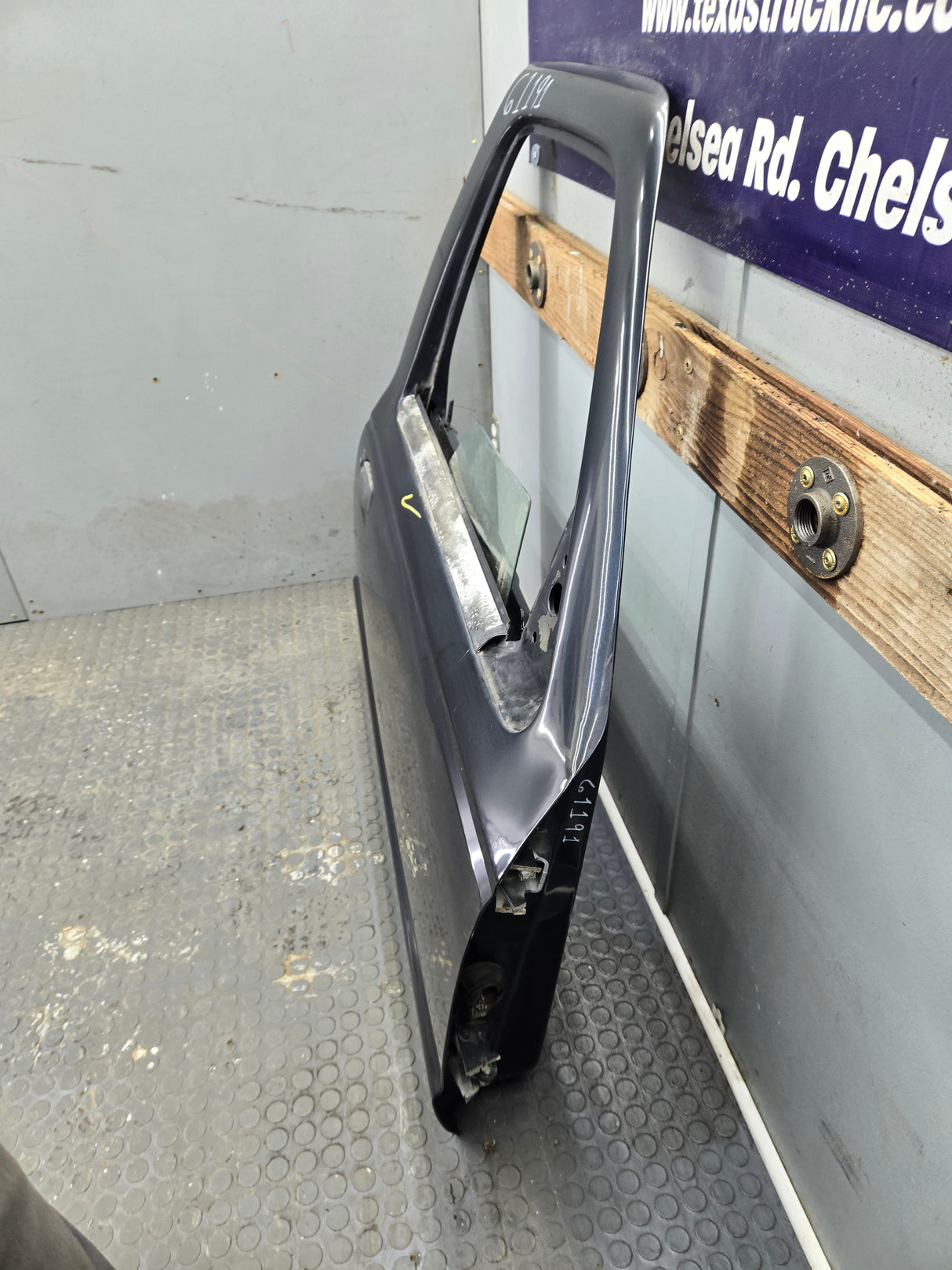 2003-2005 Ford Ranger Passenger Side Front Right Hand Door