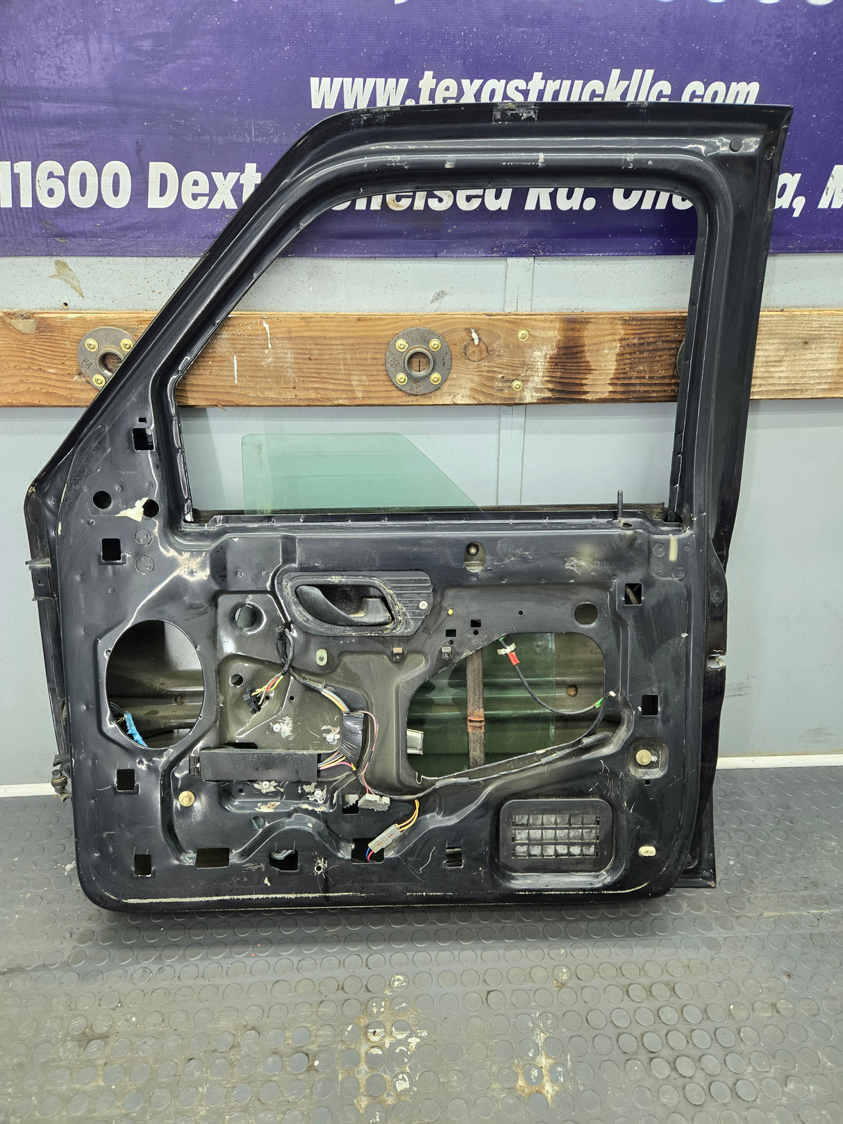 2003-2005 Ford Ranger Passenger Side Front Right Hand Door