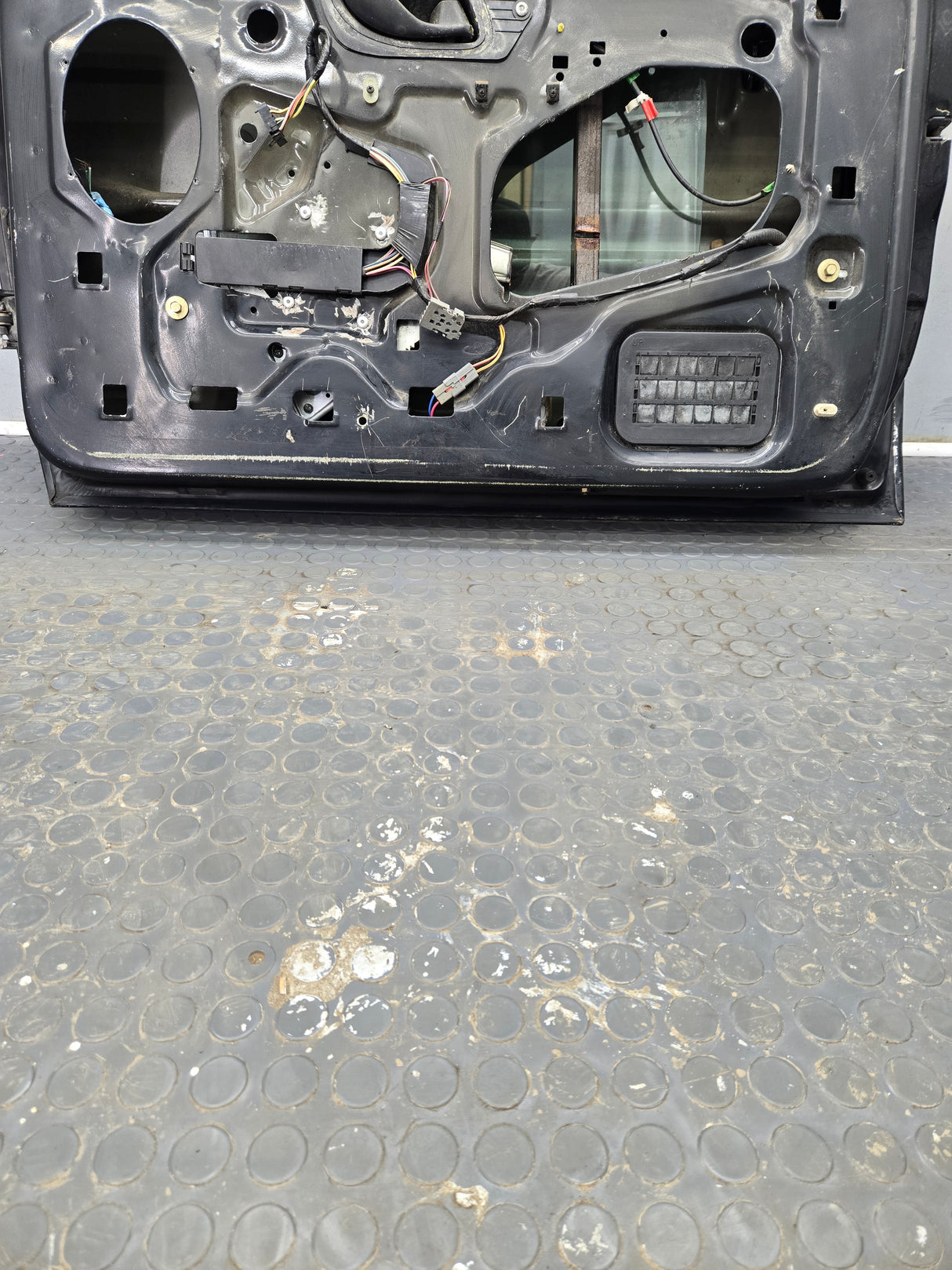 2003-2005 Ford Ranger Passenger Side Front Right Hand Door