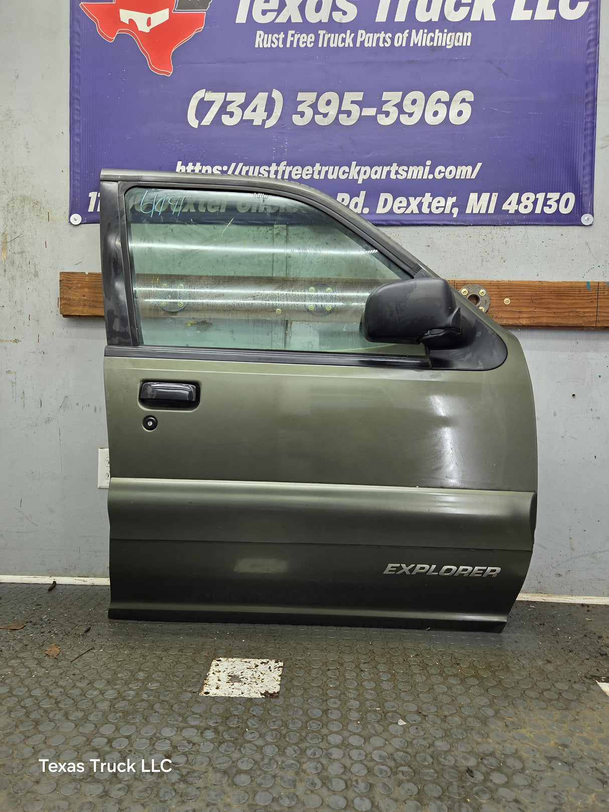2001-2005 Ford Explorer Sport Trac RH Front Passenger Side Door