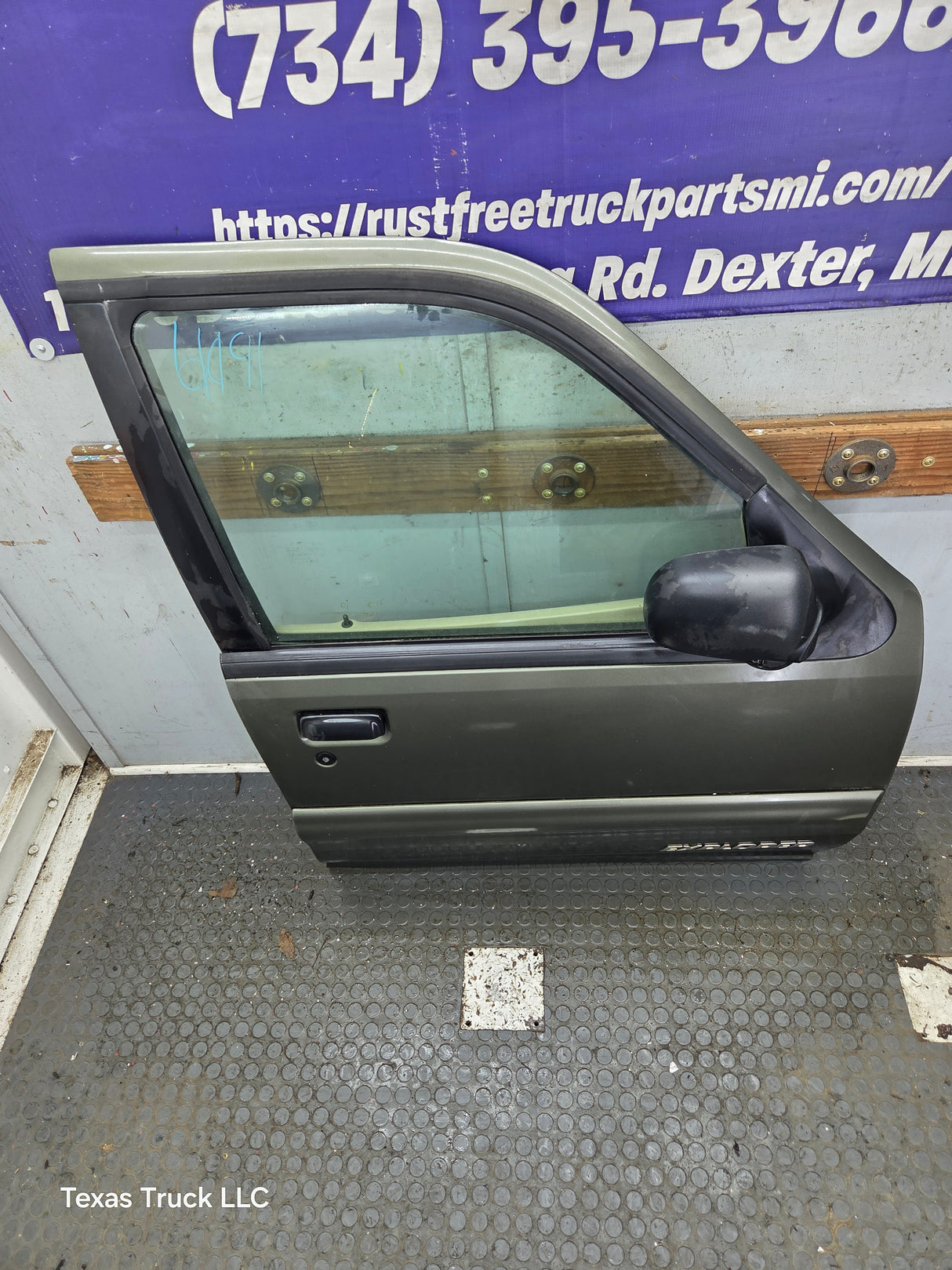 2001-2005 Ford Explorer Sport Trac RH Front Passenger Side Door