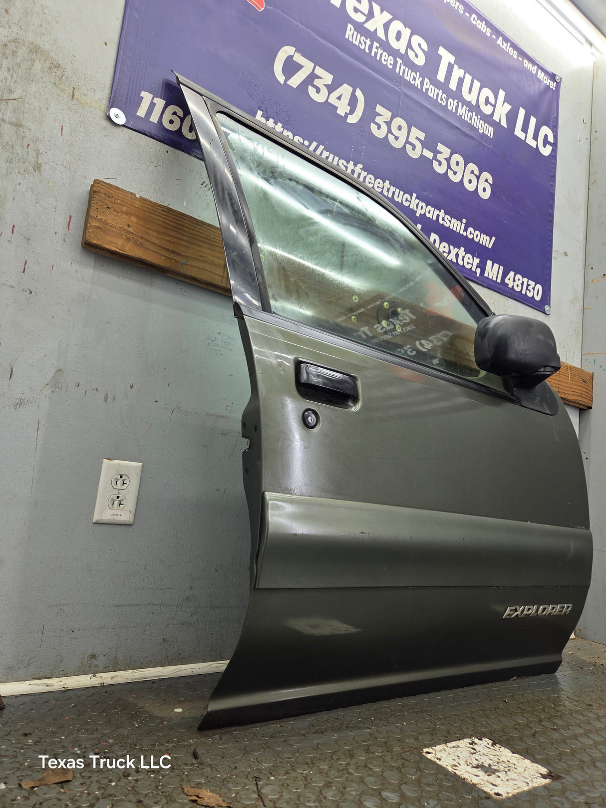 2001-2005 Ford Explorer Sport Trac RH Front Passenger Side Door