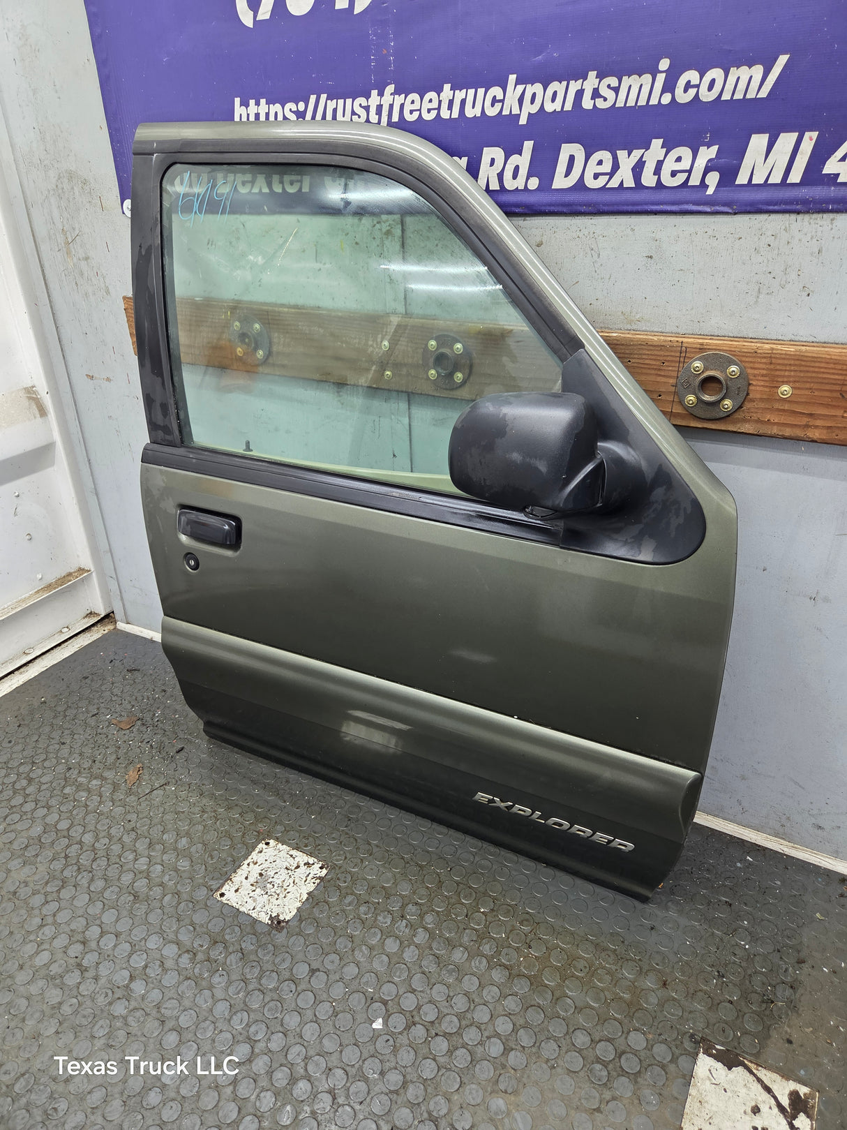 2001-2005 Ford Explorer Sport Trac RH Front Passenger Side Door