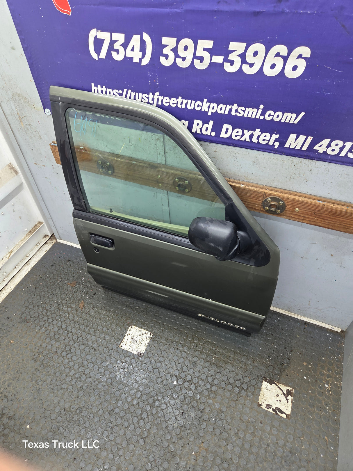 2001-2005 Ford Explorer Sport Trac RH Front Passenger Side Door