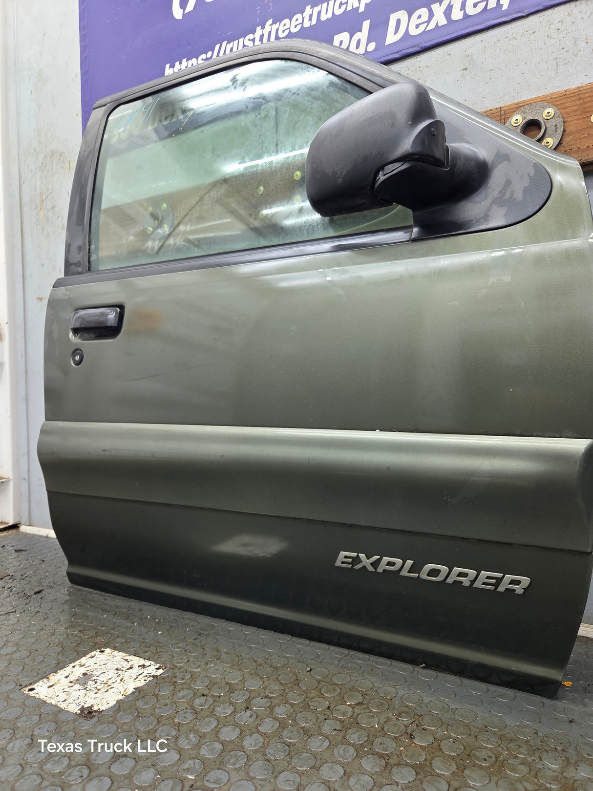 2001-2005 Ford Explorer Sport Trac RH Front Passenger Side Door