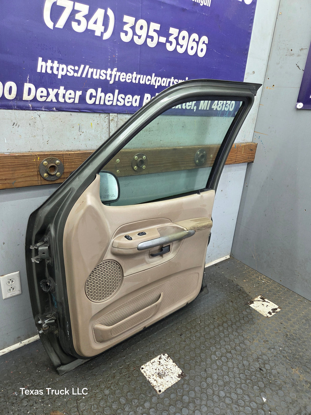 2001-2005 Ford Explorer Sport Trac RH Front Passenger Side Door