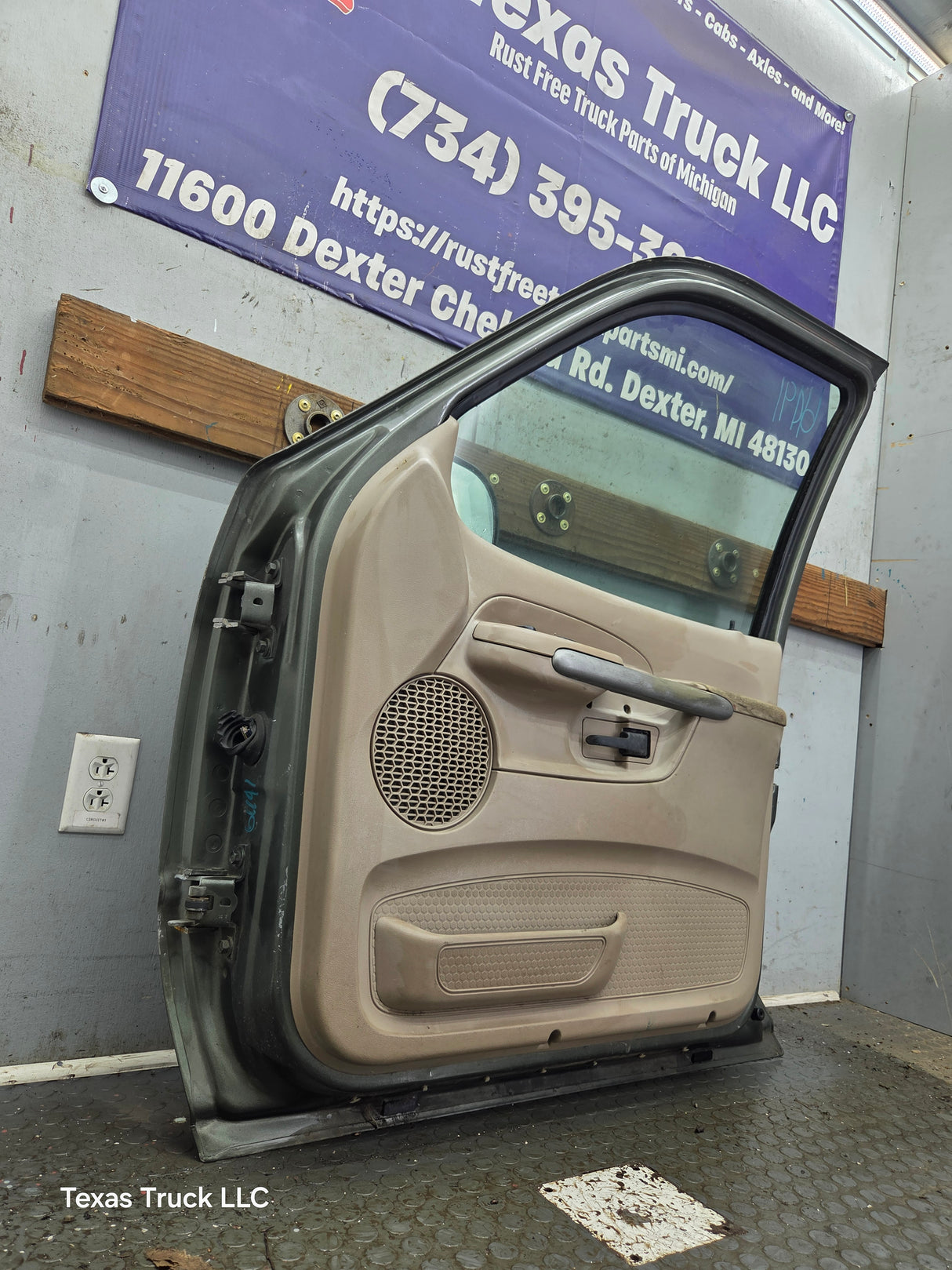 2001-2005 Ford Explorer Sport Trac RH Front Passenger Side Door