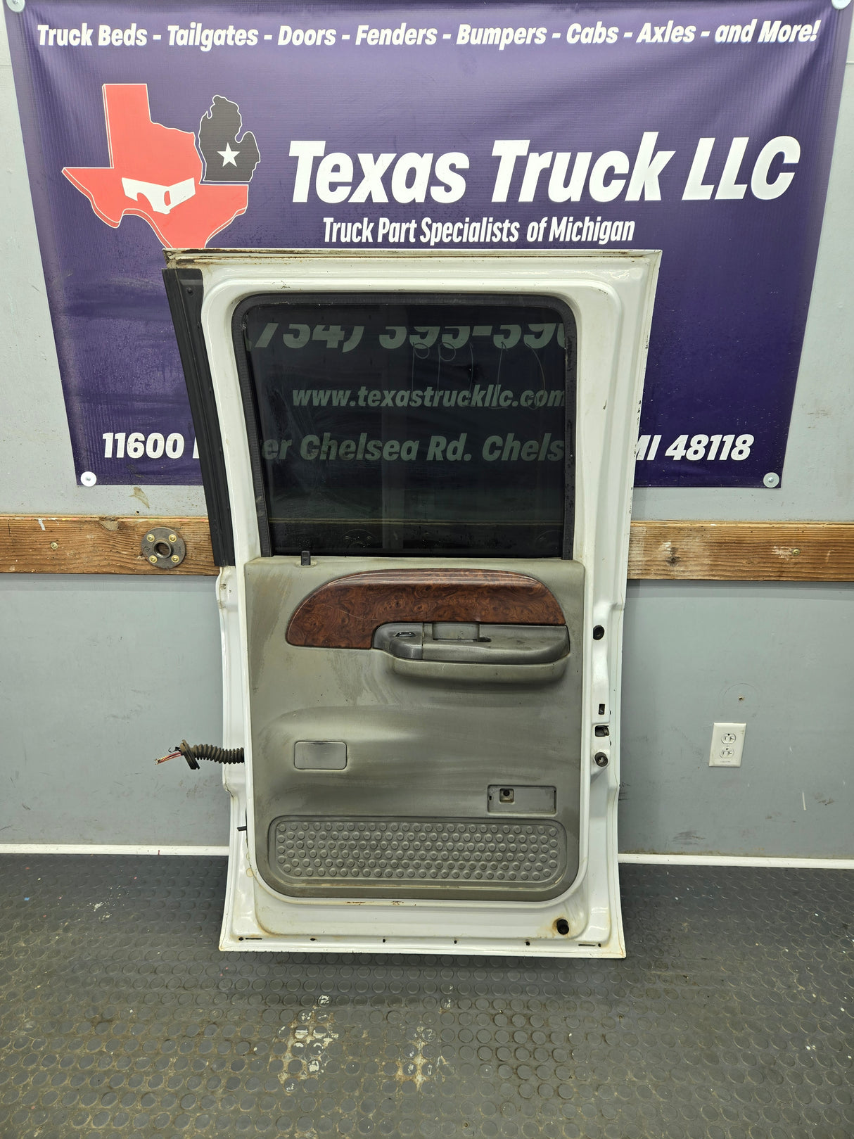 1999-2011 Ford Super Duty F250 F350 F450 F550 RH Crew Cab Passenger Side Rear Door