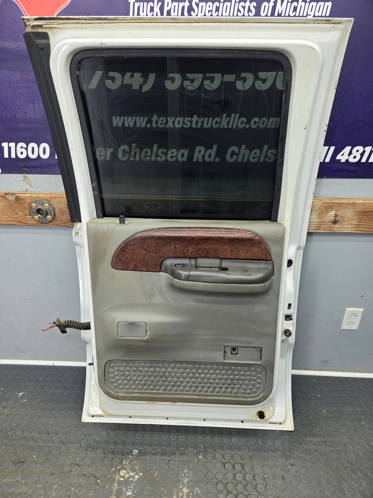 1999-2011 Ford Super Duty F250 F350 F450 F550 RH Crew Cab Passenger Side Rear Door