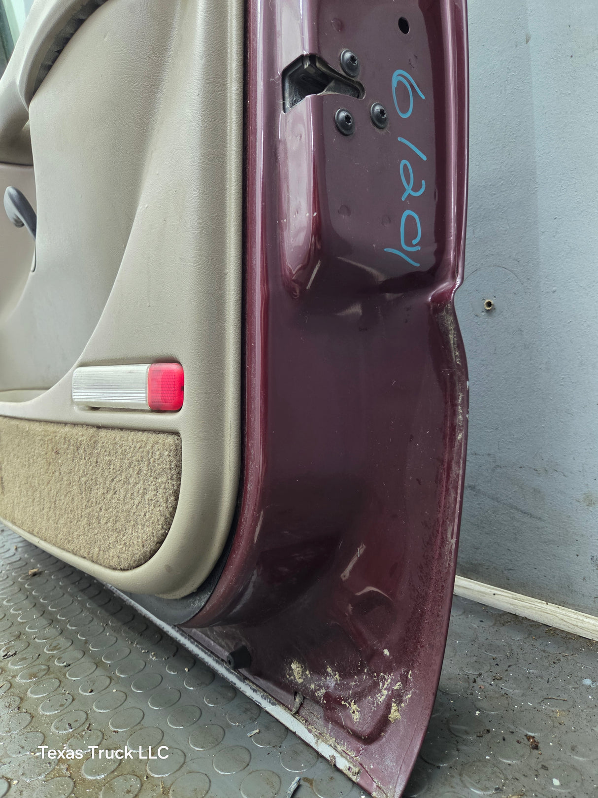 1999-2006 Chevrolet Silverado / GMC Sierra 1500 2500 3500 HD Front Passenger side Door RH