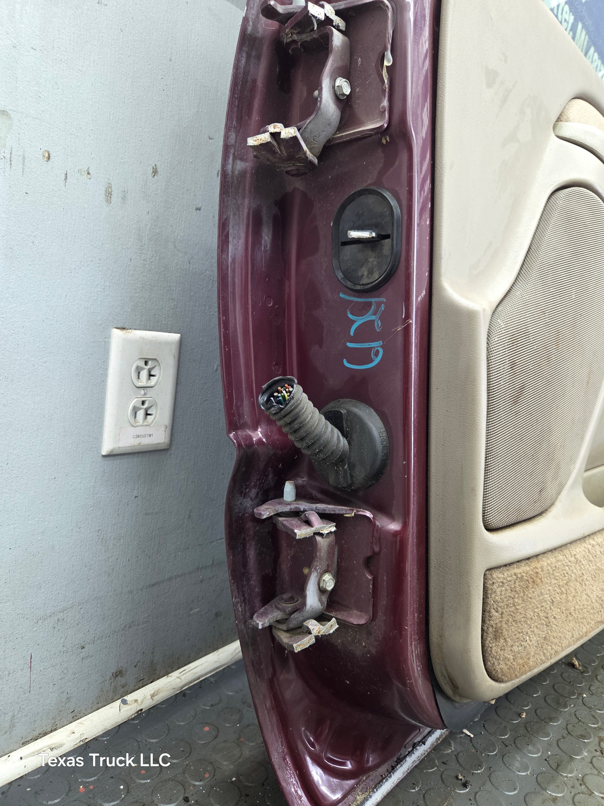 1999-2006 Chevrolet Silverado / GMC Sierra 1500 2500 3500 HD Front Passenger side Door RH