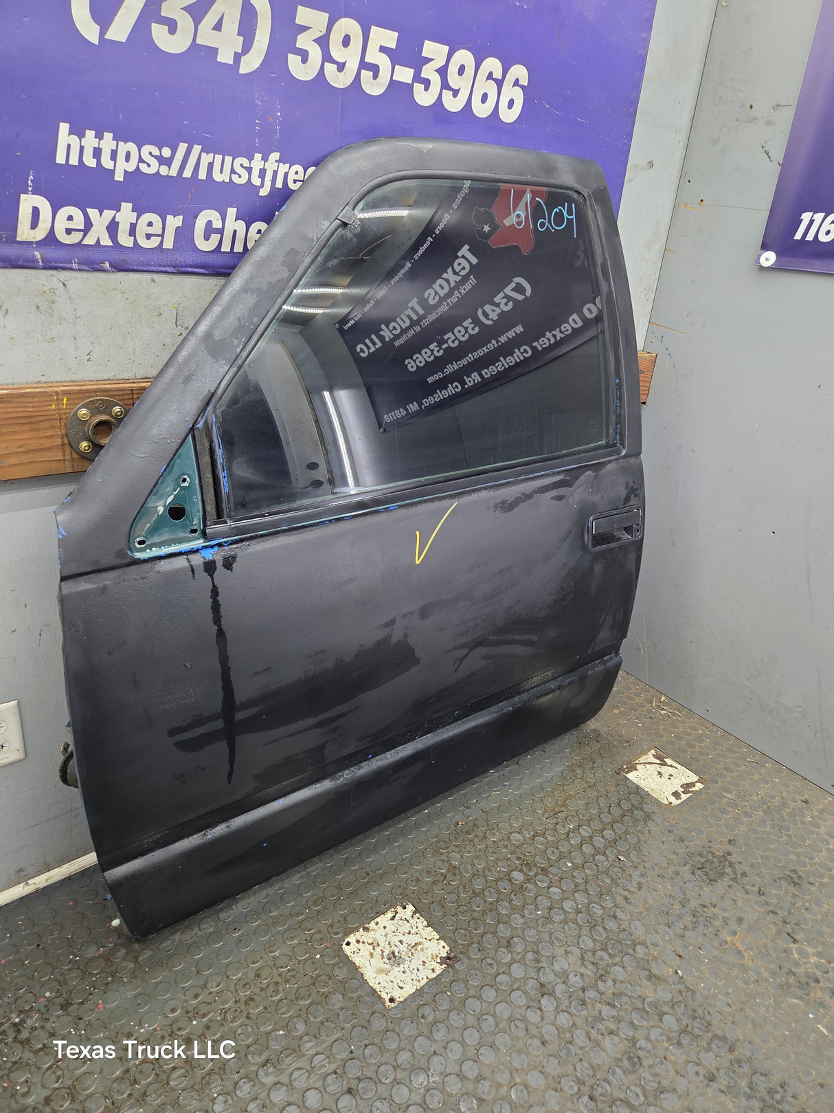 1988-2000 Chevrolet Silverado Suburban GMC Sierra LH Front Driver Side Door