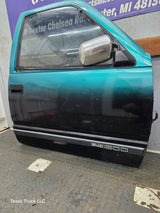 1988-2000 Chevrolet Silverado Suburban GMC Sierra RH Front Passenger Door
