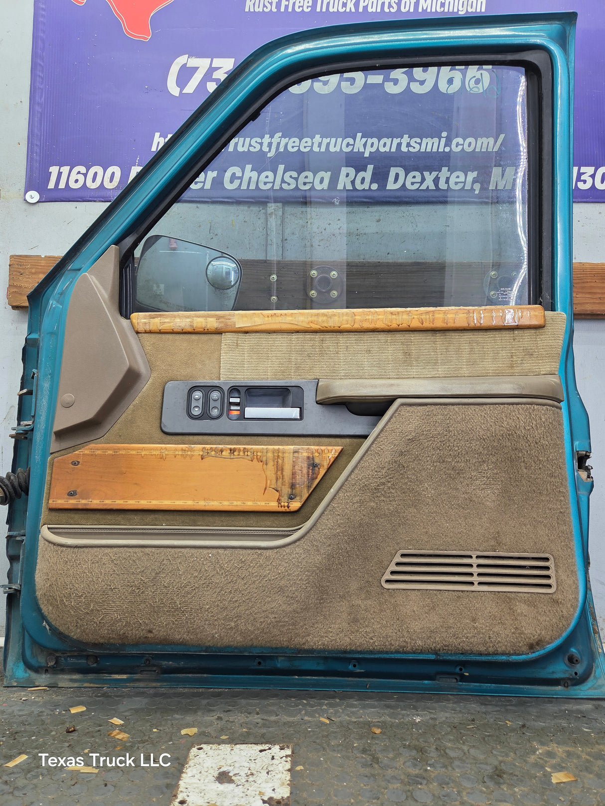 1988-2000 Chevrolet Silverado Suburban GMC Sierra RH Front Passenger Door