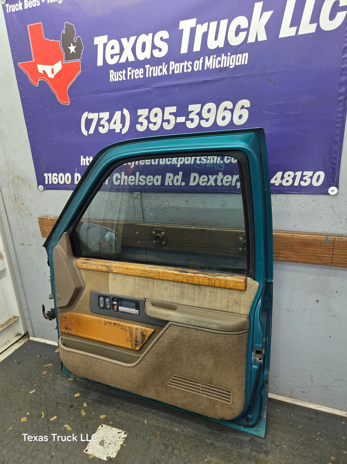 1988-2000 Chevrolet Silverado Suburban GMC Sierra RH Front Passenger Door
