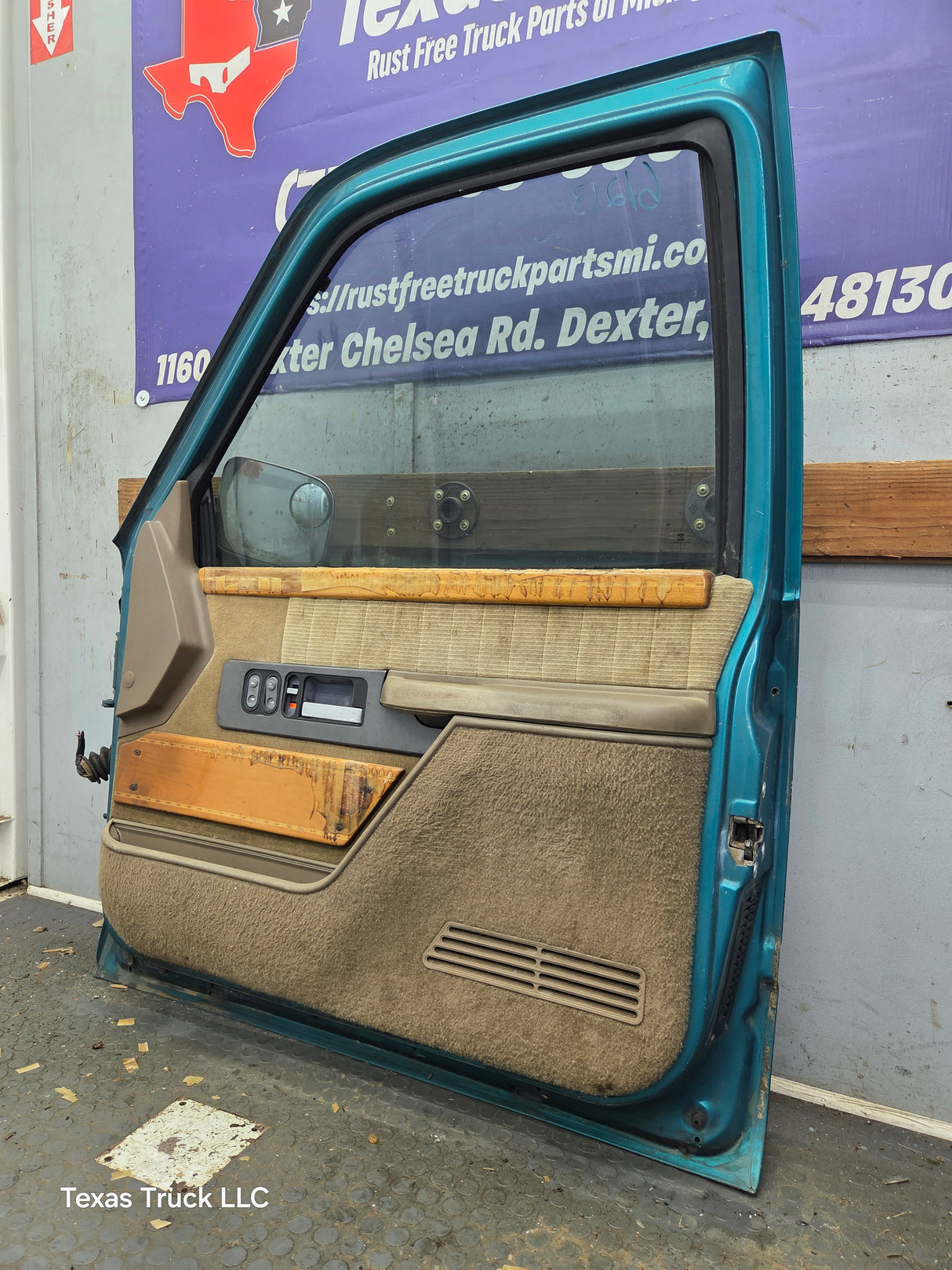1988-2000 Chevrolet Silverado Suburban GMC Sierra RH Front Passenger Door