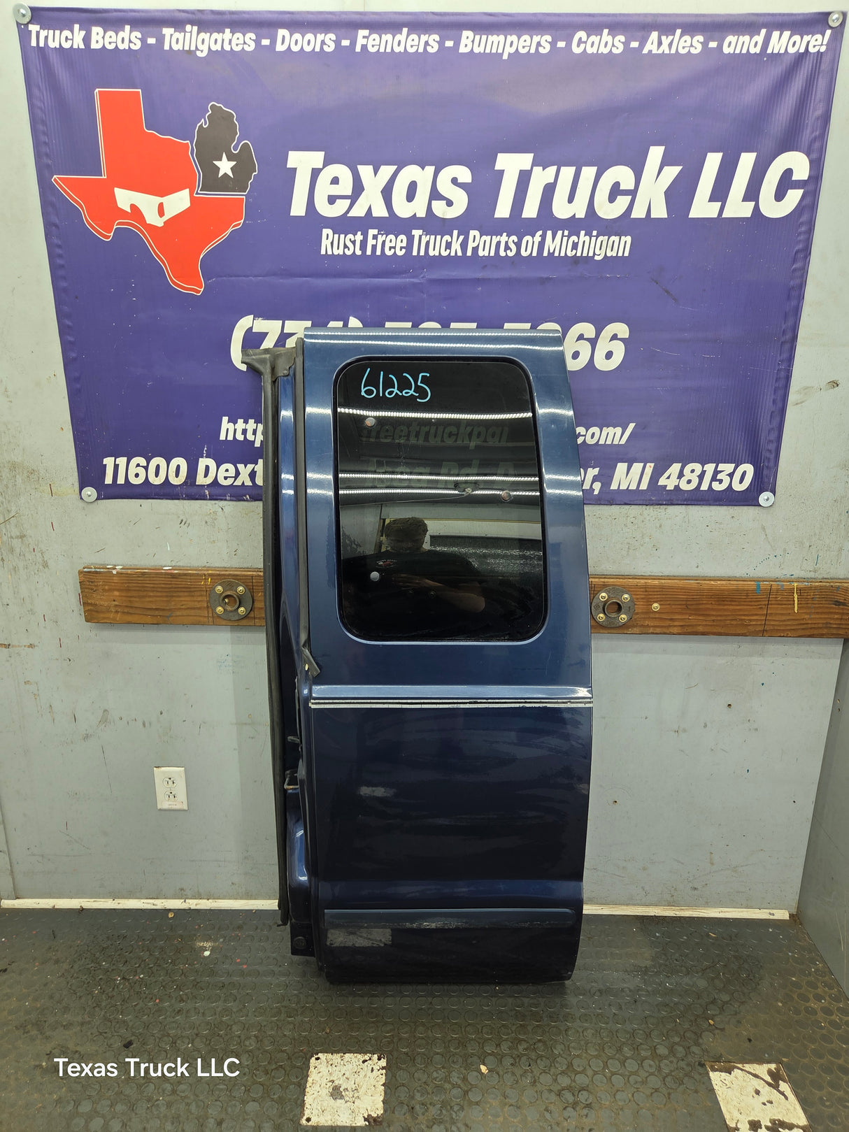 1999-2007 Ford Super Duty F250 F350 F450 F550 LH Extended Cab Driver Side Rear Door