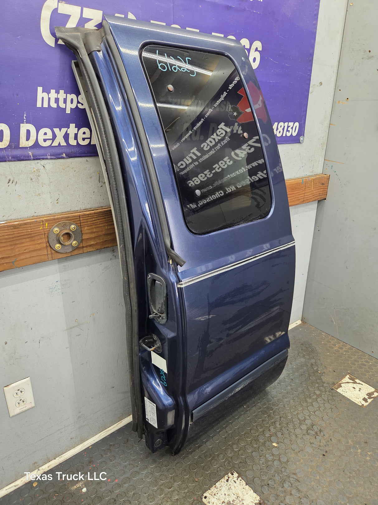 1999-2007 Ford Super Duty F250 F350 F450 F550 LH Extended Cab Driver Side Rear Door