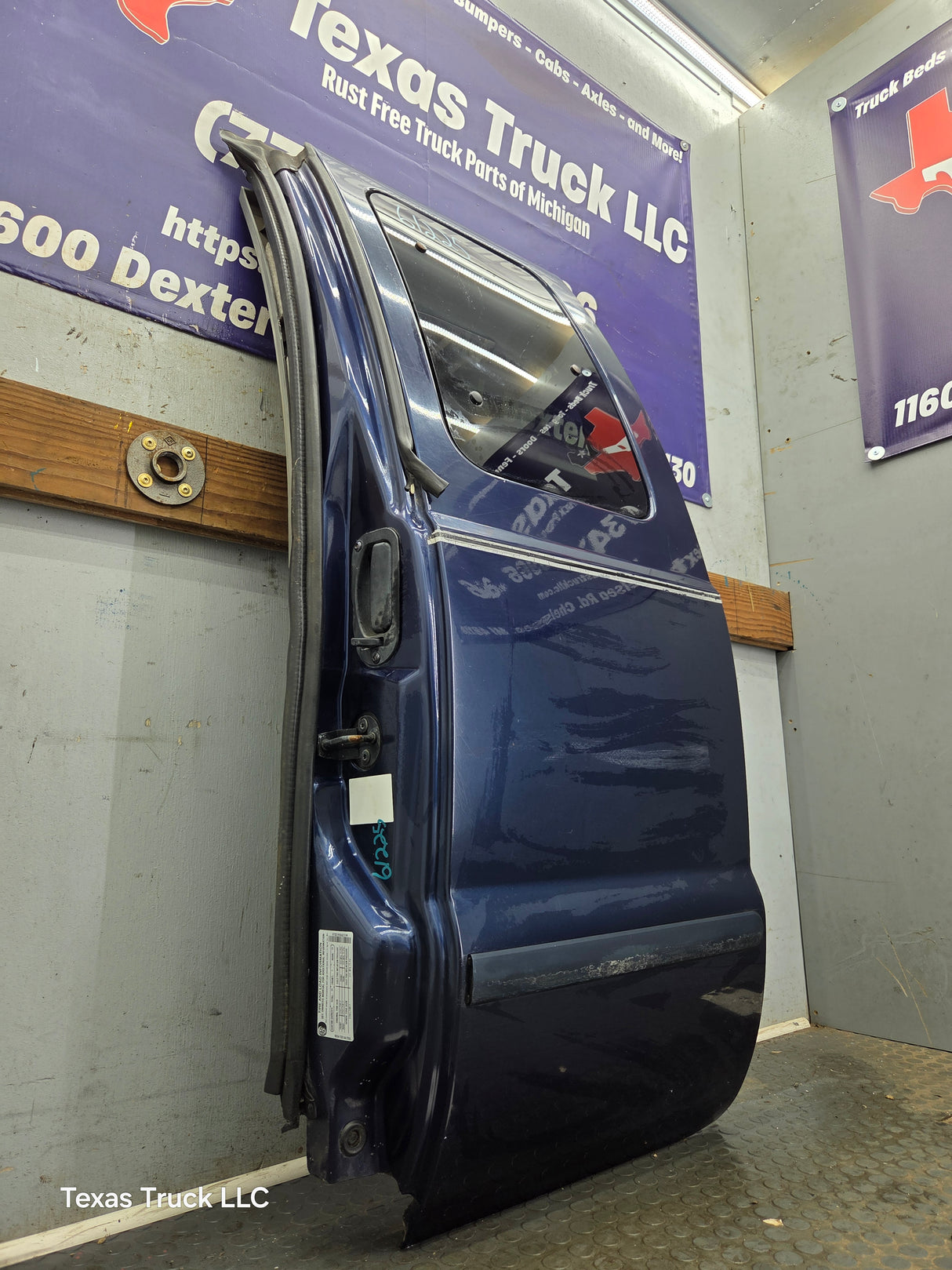 1999-2007 Ford Super Duty F250 F350 F450 F550 LH Extended Cab Driver Side Rear Door