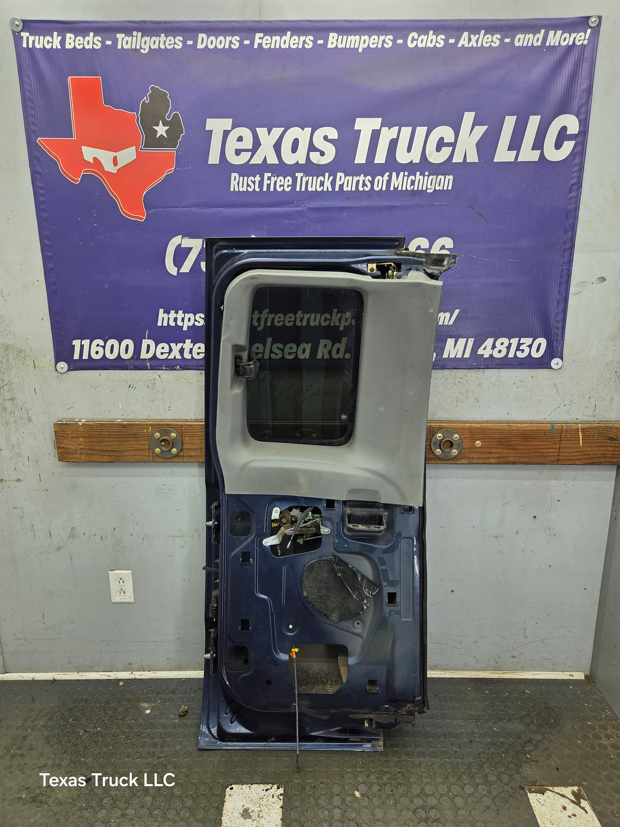 1999-2007 Ford Super Duty F250 F350 F450 F550 LH Extended Cab Driver Side Rear Door