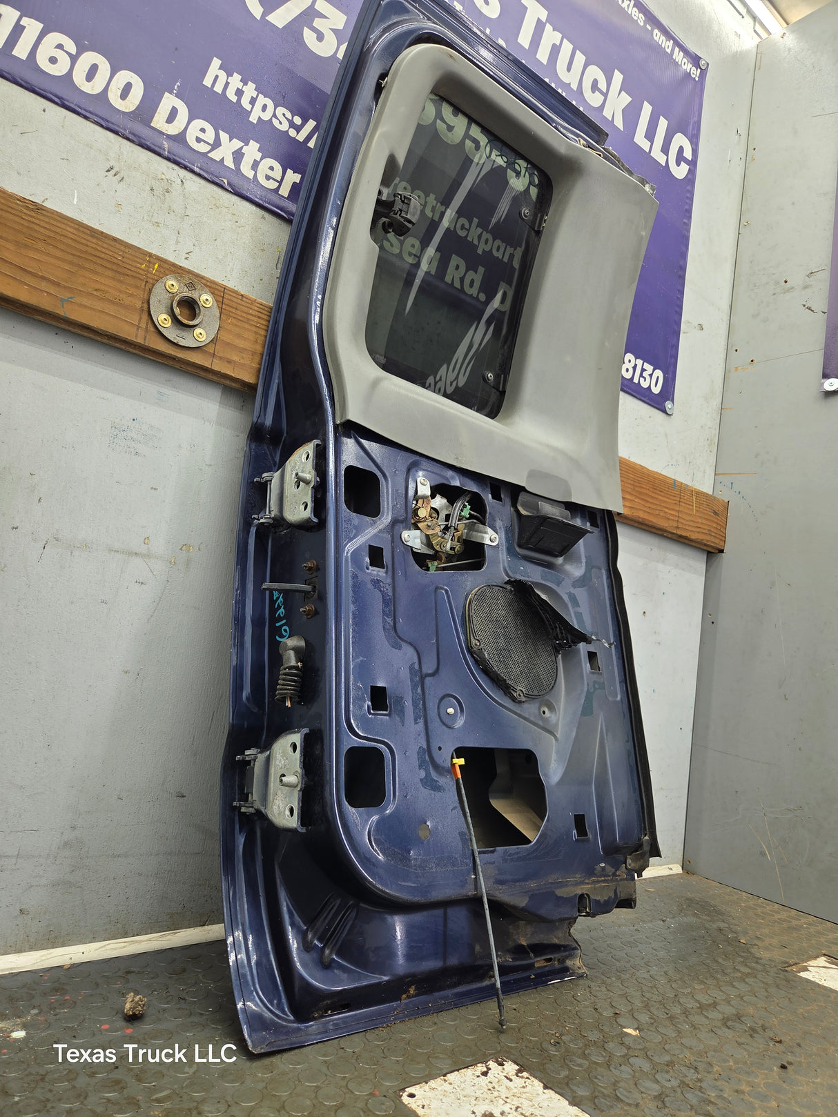 1999-2007 Ford Super Duty F250 F350 F450 F550 LH Extended Cab Driver Side Rear Door