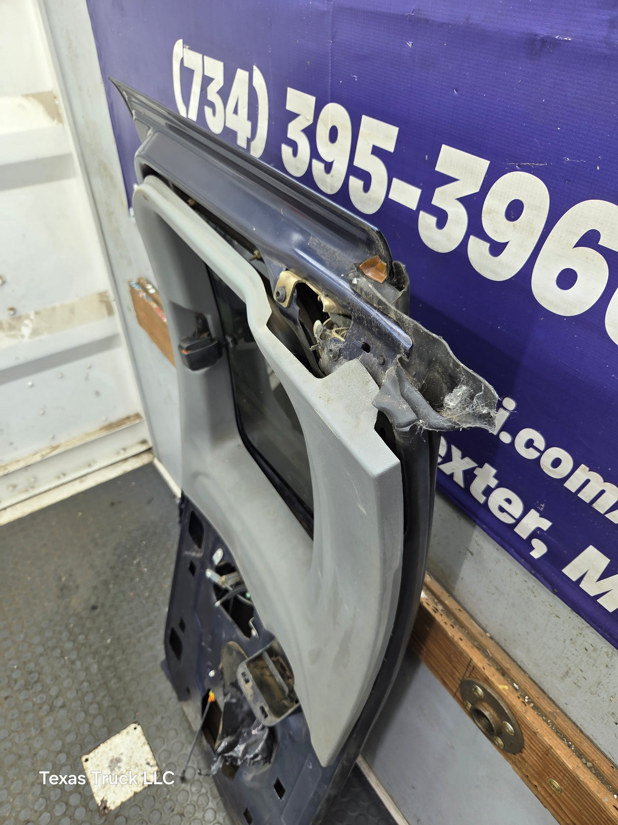 1999-2007 Ford Super Duty F250 F350 F450 F550 LH Extended Cab Driver Side Rear Door